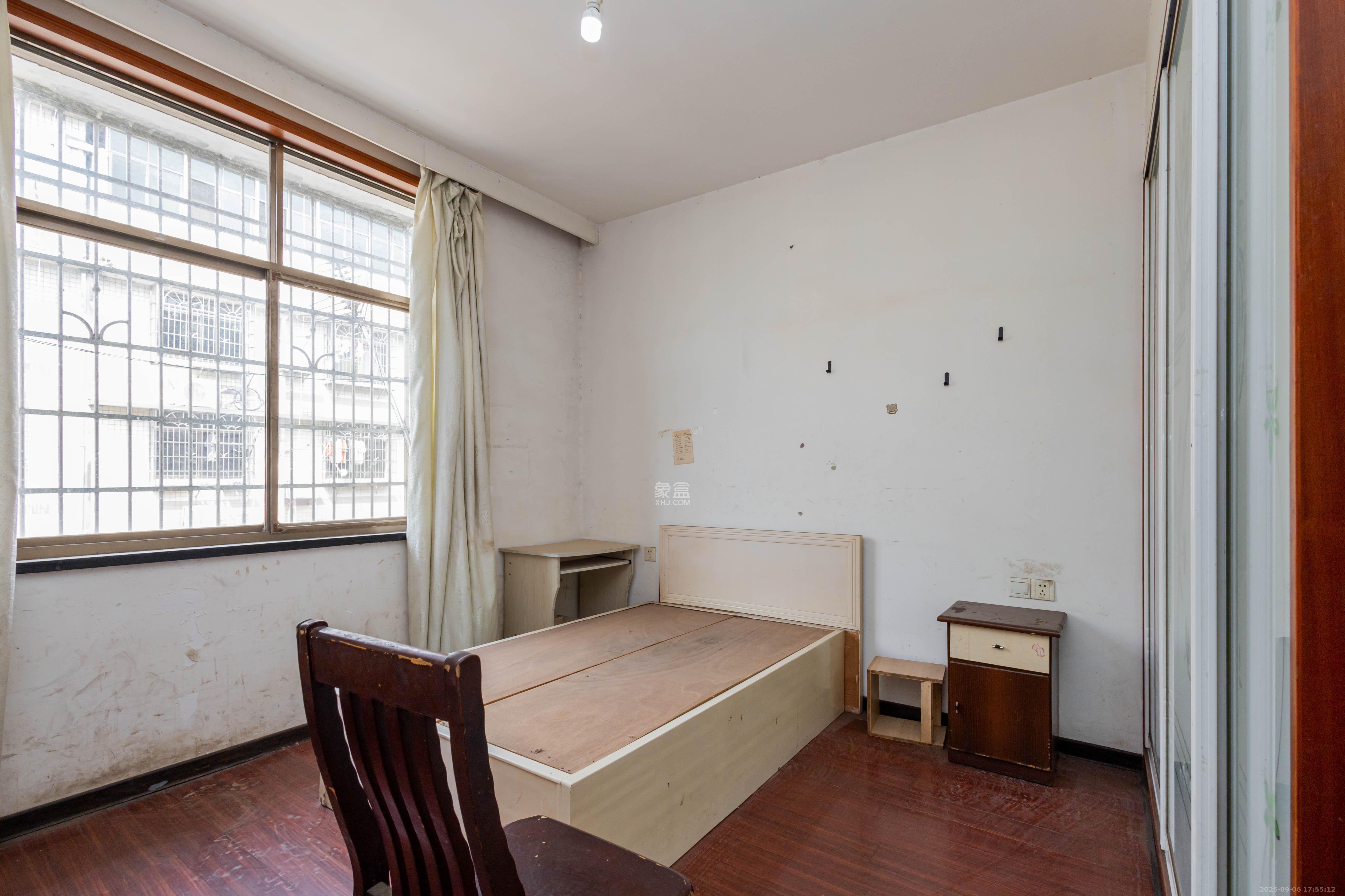 泉塘小区  3室2厅2卫    1000.0元/月室内图