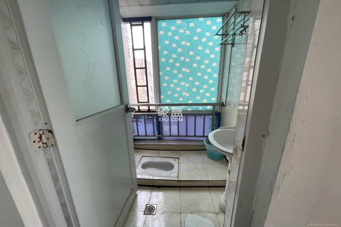 银轩铭誉(四海怡家) 5室1厅1卫 3800.0元/月 银轩铭誉(四海怡家) 5室1厅1卫 3800.0元/月室内图