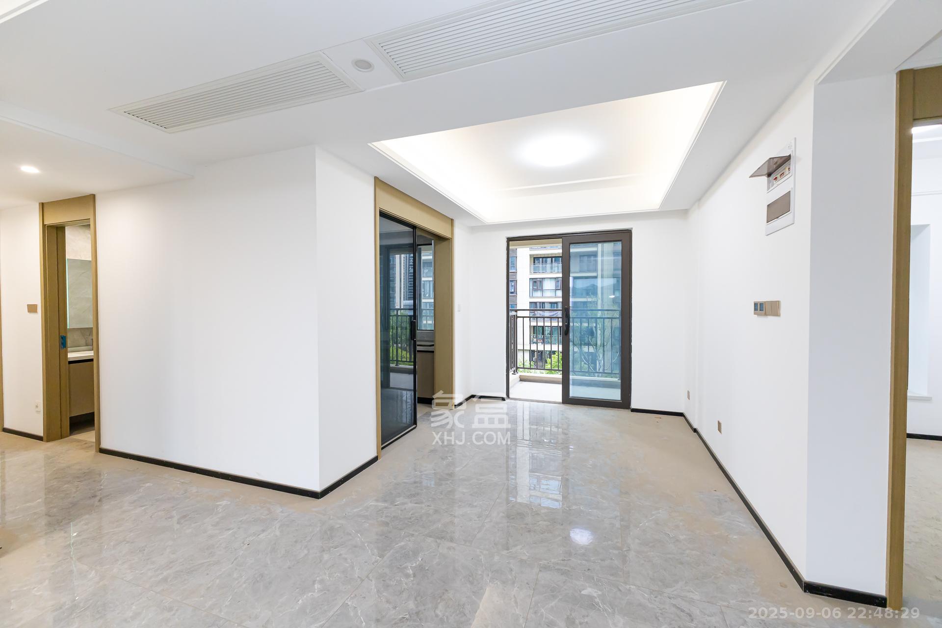 润和湘江天地天悦湾  4室2厅2卫    190.0万 润和湘江天地天悦湾  4室2厅2卫    190.0万客厅