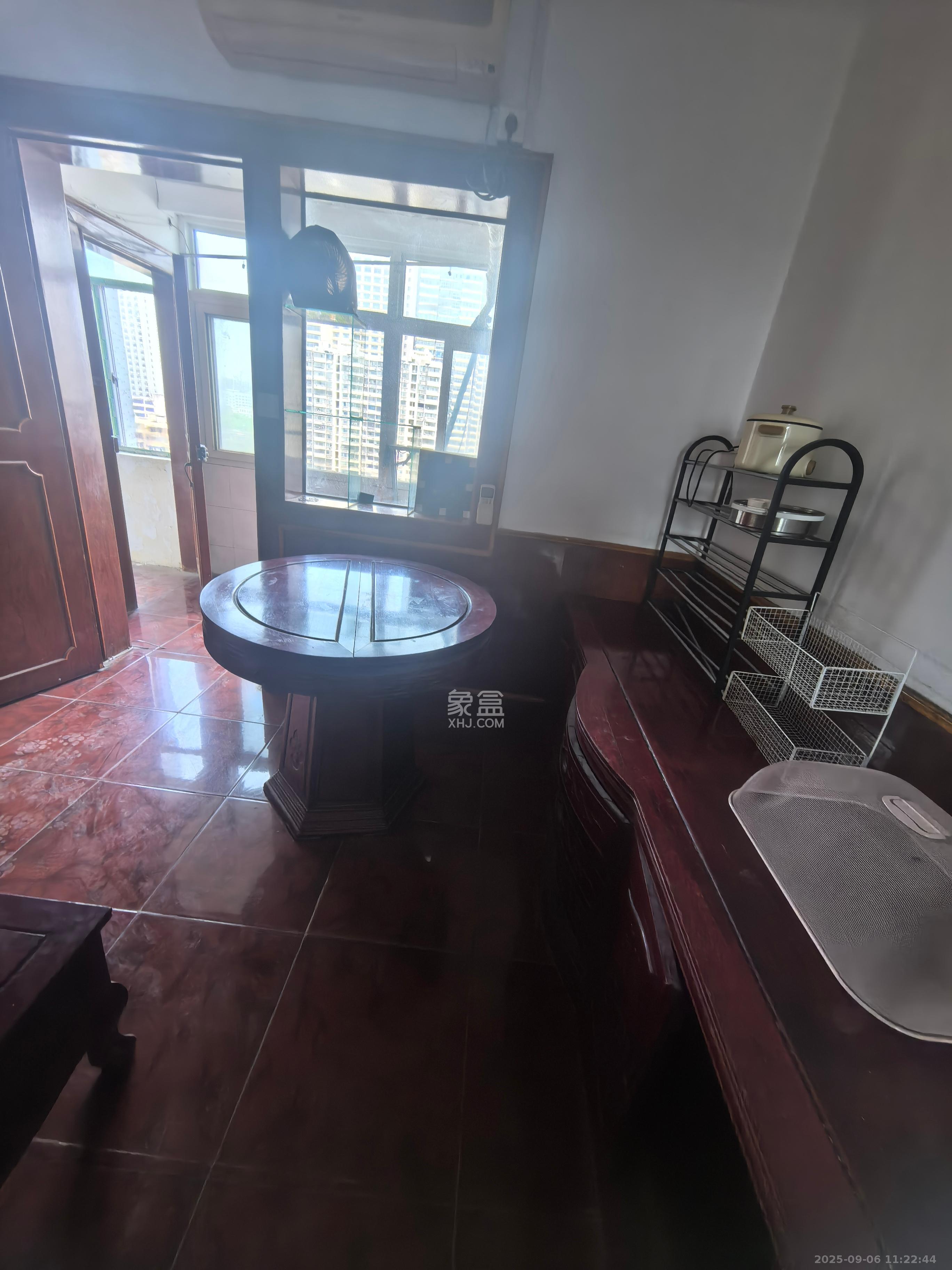 粮贸大厦  3室1厅1卫    2500.0元/月室内图