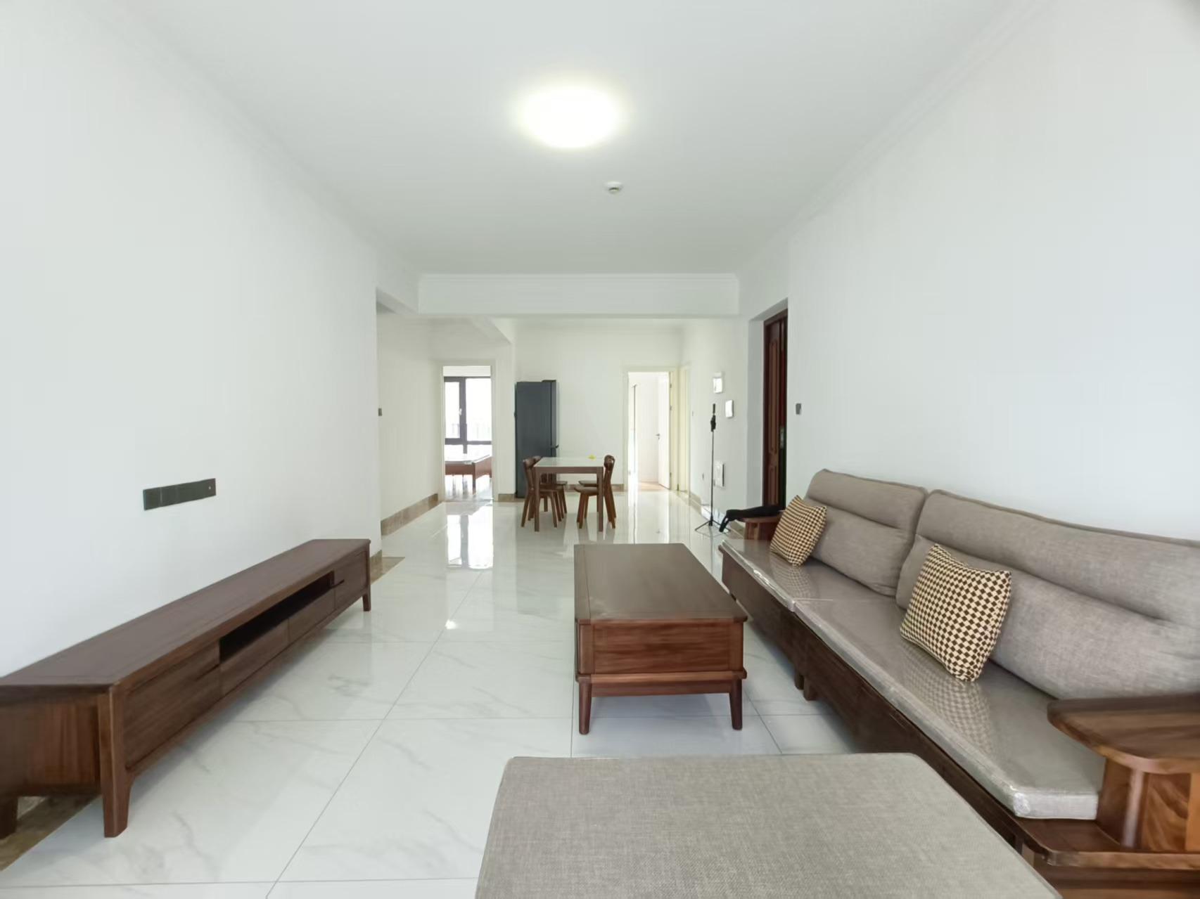 尚运上品 3室2厅2卫 5300.0元/月 尚运上品 3室2厅2卫 5300.0元/月室内图