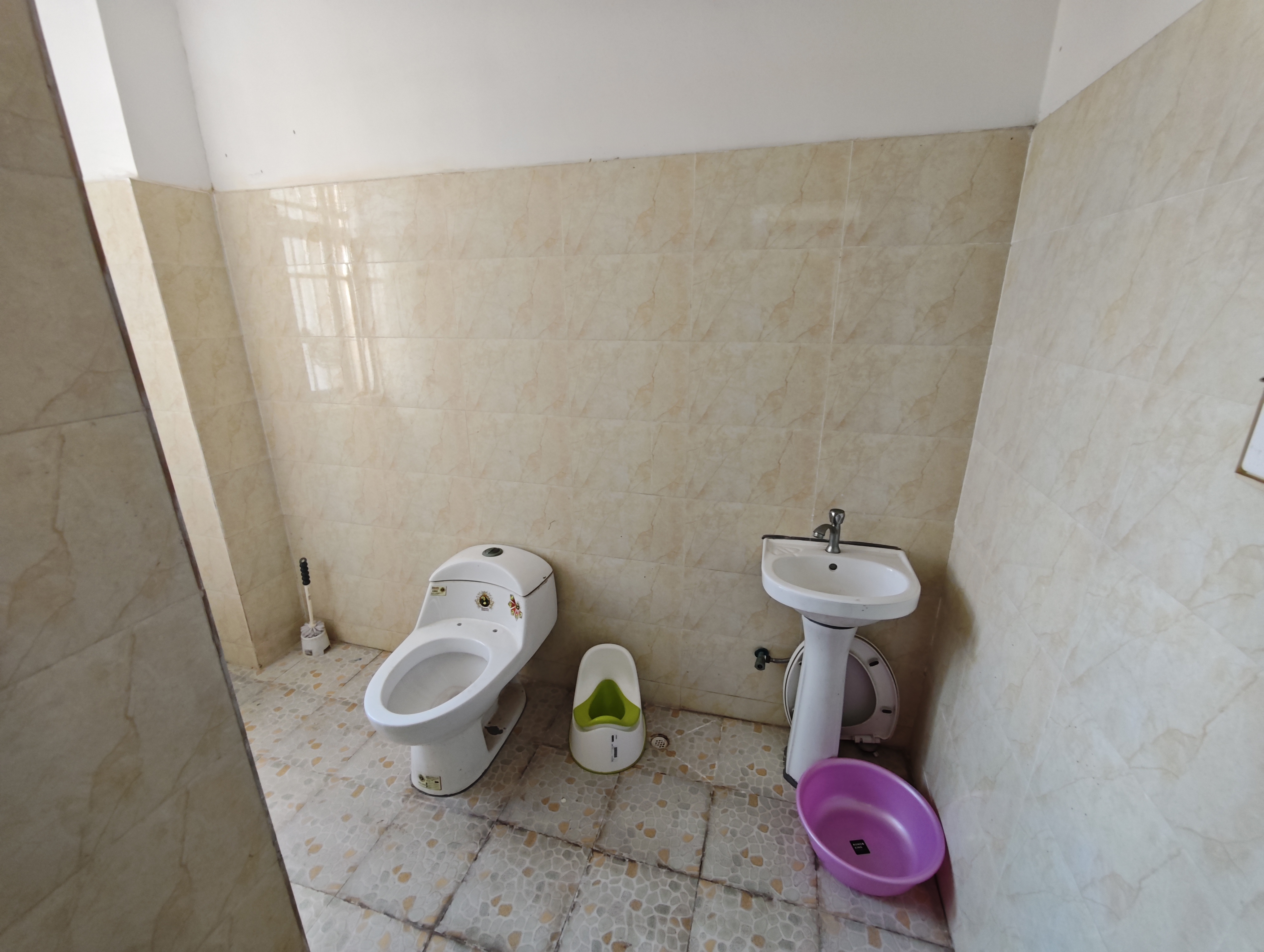 红城湖延长线(别名:滨江华庭) 3室2厅2卫 1900.0元/月 红城湖延长线(别名:滨江华庭) 3室2厅2卫 1900.0元/月室内图