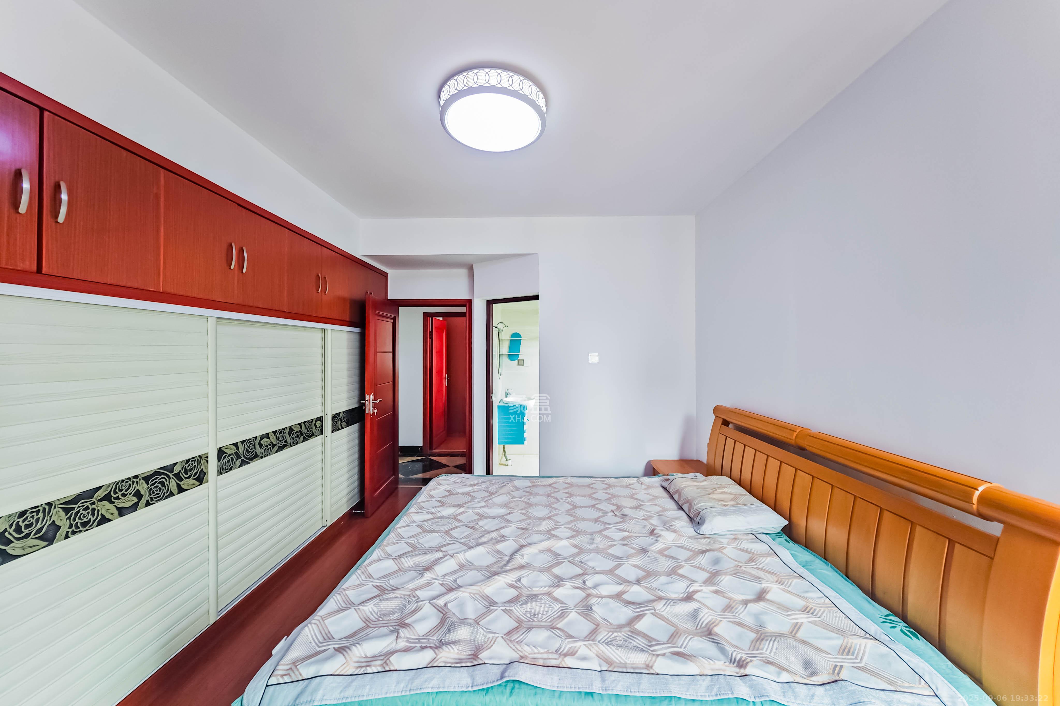 融科东南海  3室2厅2卫    95.0万卧室