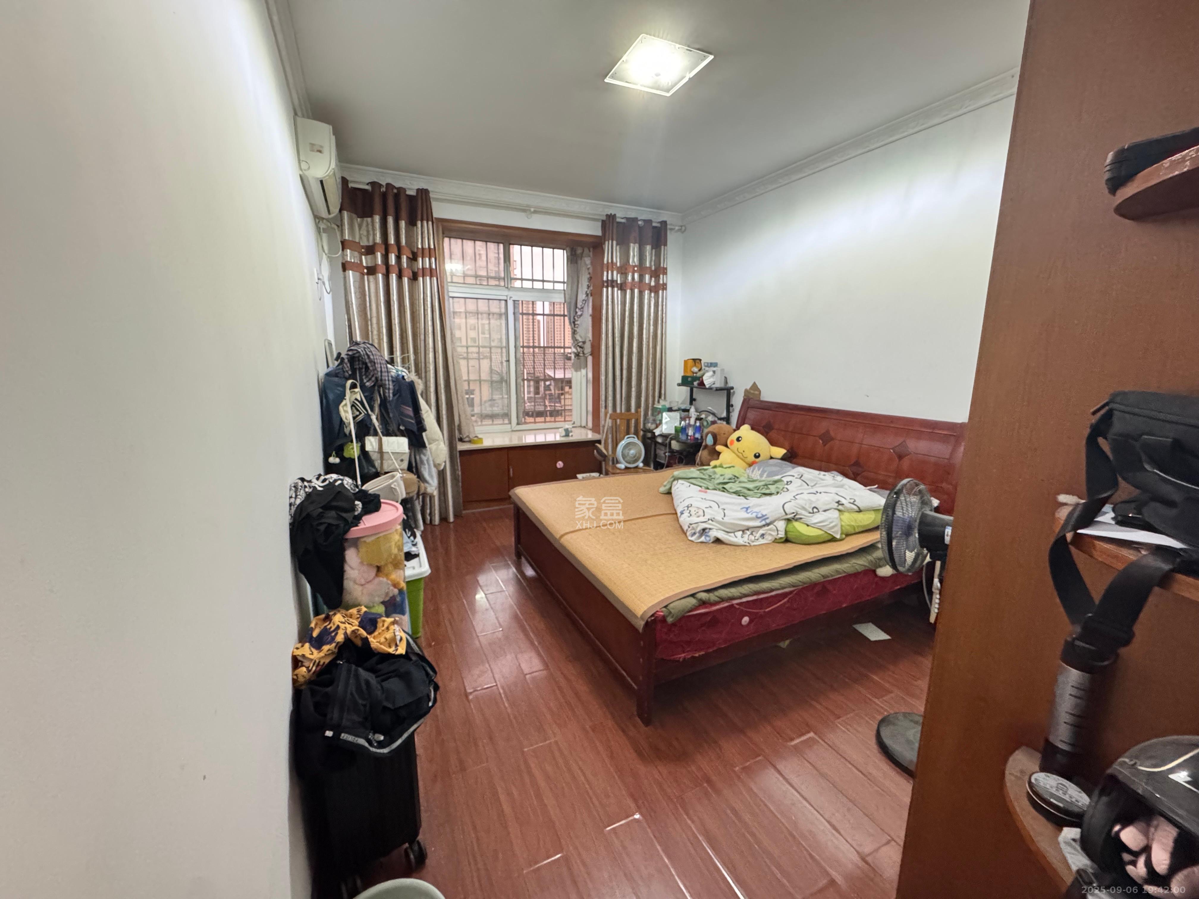 鄱阳小区  3室2厅2卫    1700.0元/月 鄱阳小区  3室2厅2卫    1700.0元/月室内图