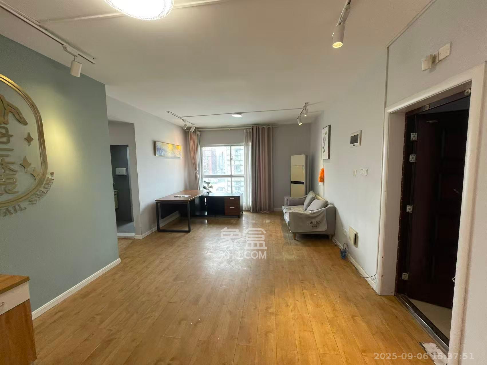 君临国际 1室2厅1卫 3200.0元/月 君临国际 1室2厅1卫 3200.0元/月室内图