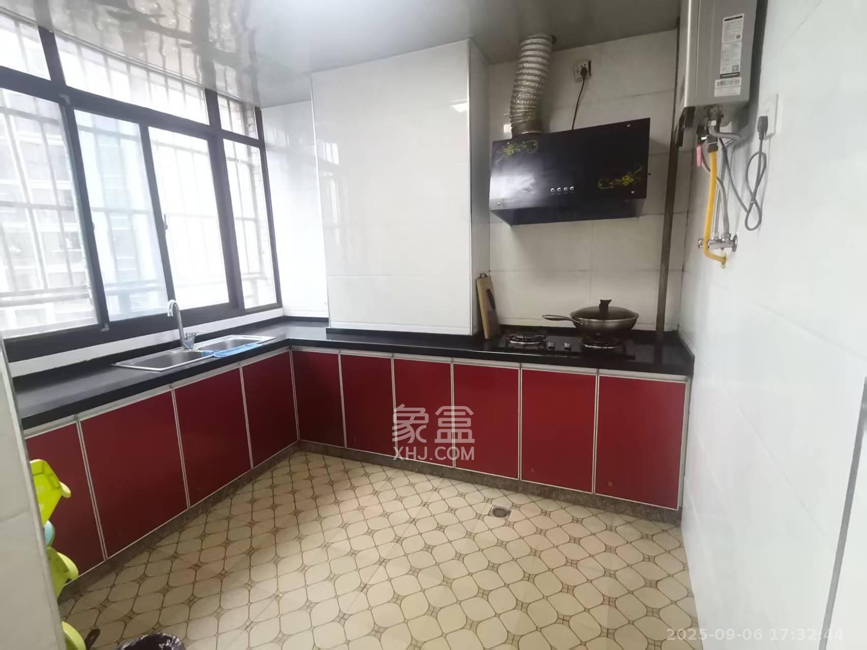 三景华御  4室2厅1卫    2000.0元/月室内图