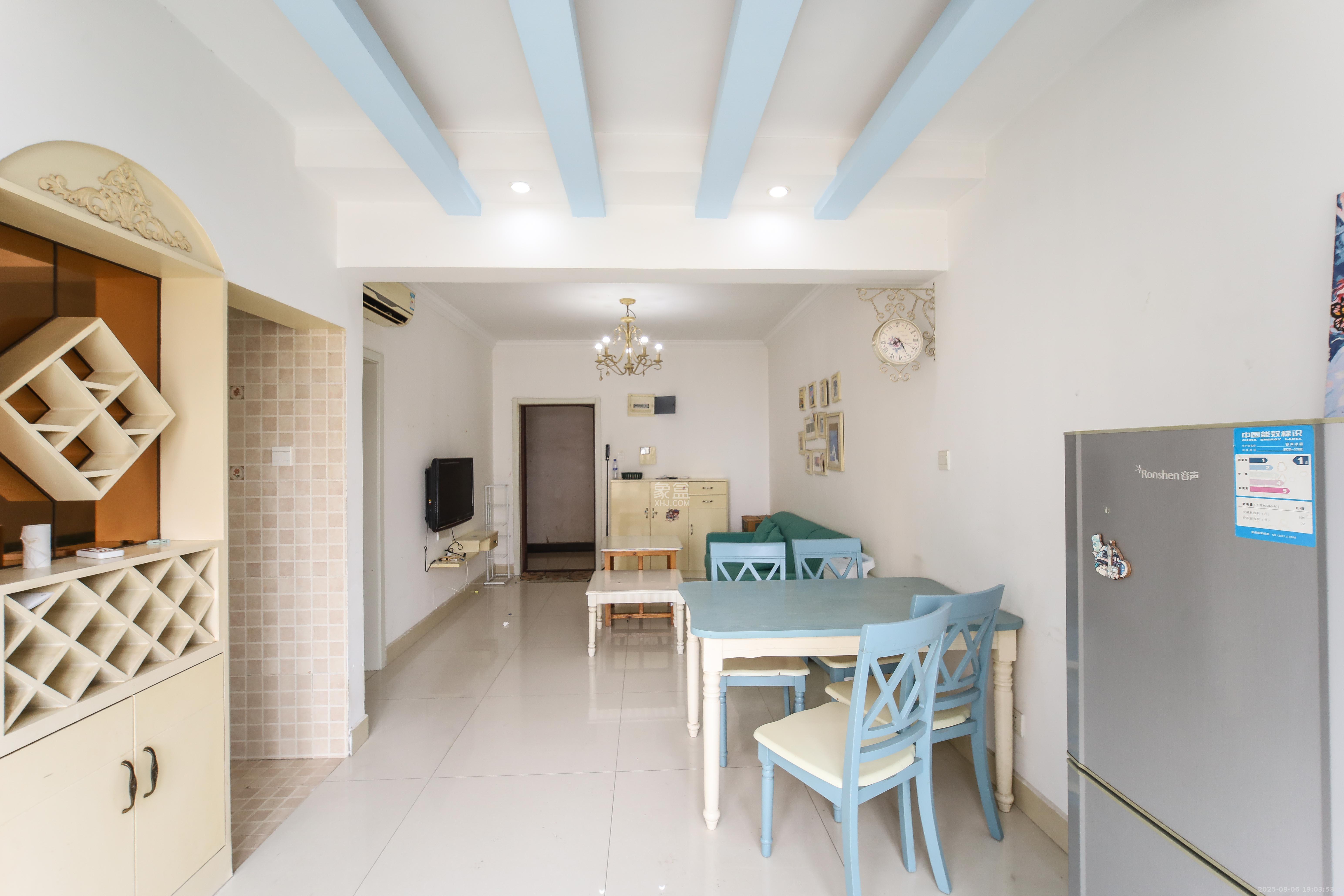 汇都公寓 1室1厅1卫 39.9万 汇都公寓 1室1厅1卫 39.9万客厅