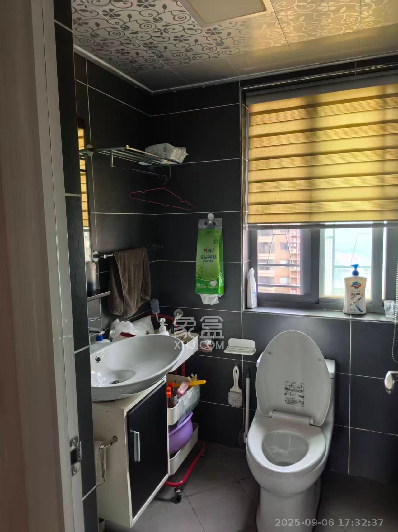 上海城小区 4室2厅2卫 2500.0元/月 上海城小区 4室2厅2卫 2500.0元/月室内图