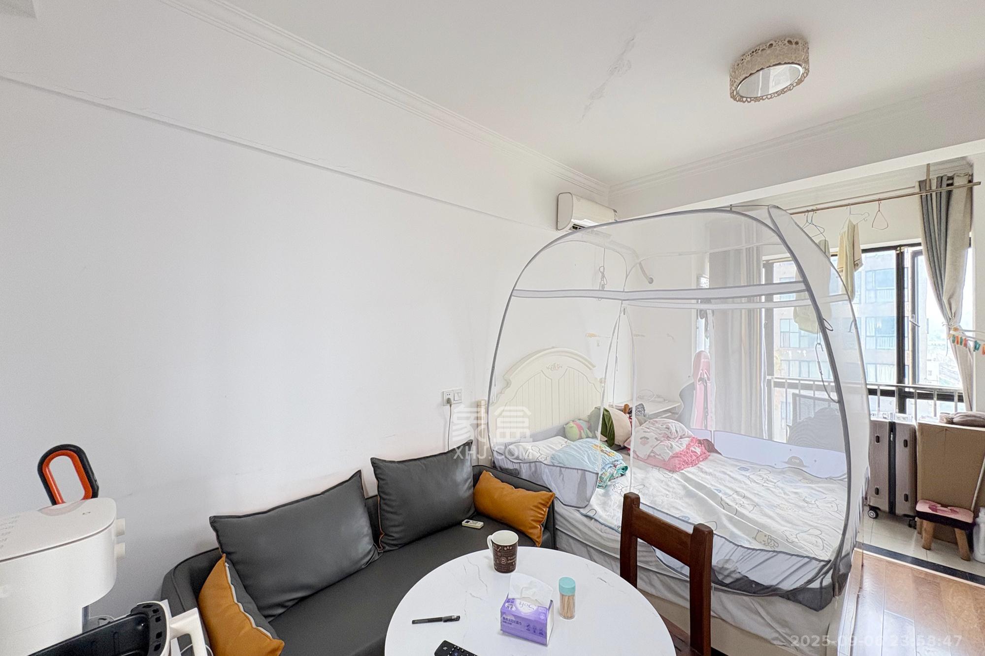 锦泰东环国际  1室1厅1卫    32.0万客厅