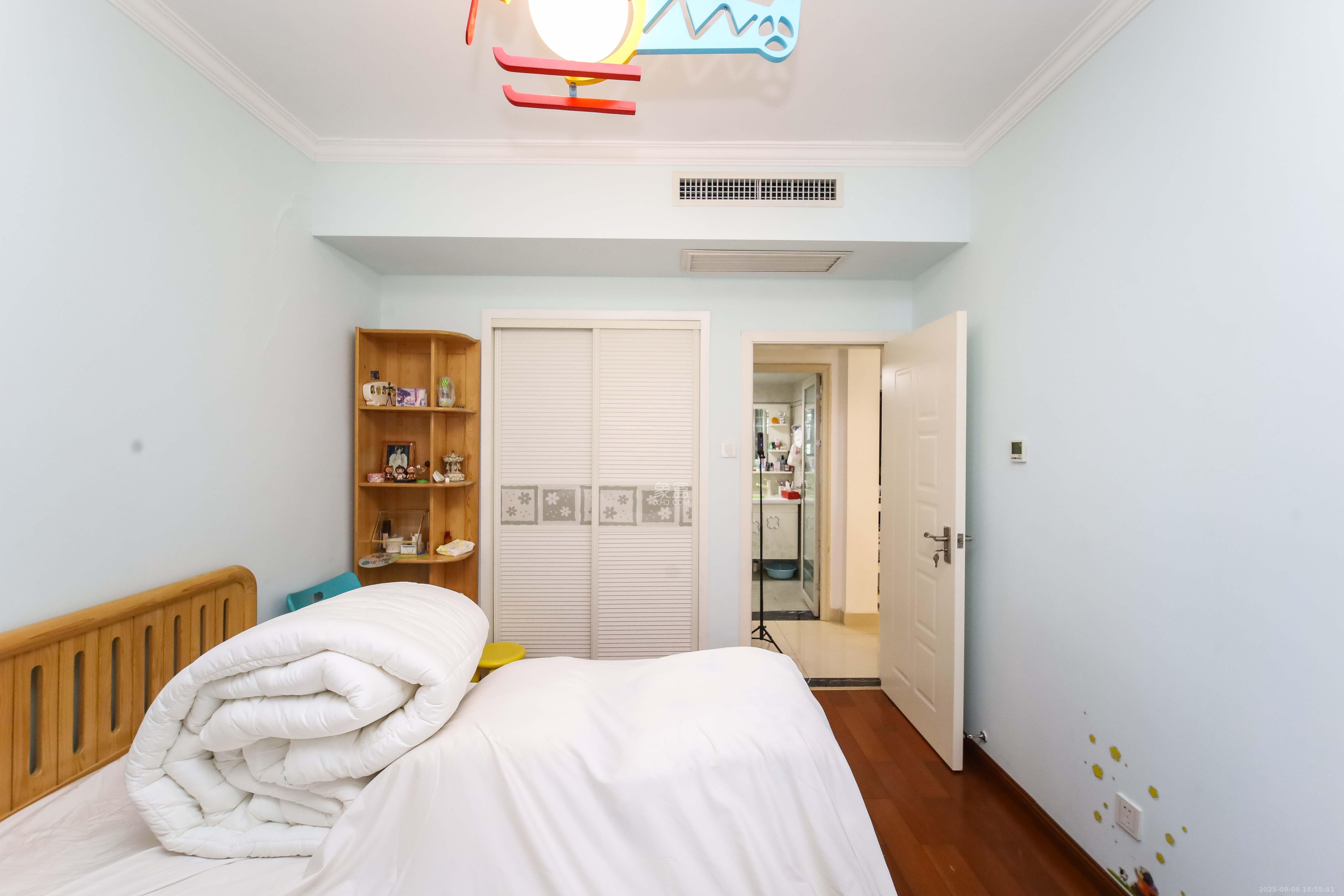 红橡华园(菲莎公馆)  3室2厅2卫    148.0万 红橡华园(菲莎公馆)  3室2厅2卫    148.0万卧室