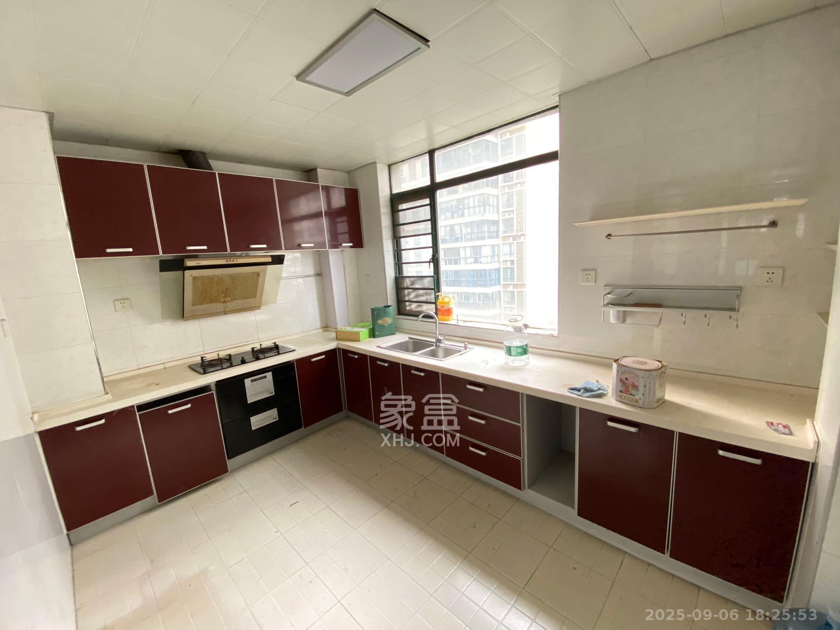 归心苑 4室2厅2卫 4400.0元/月 归心苑 4室2厅2卫 4400.0元/月室内图