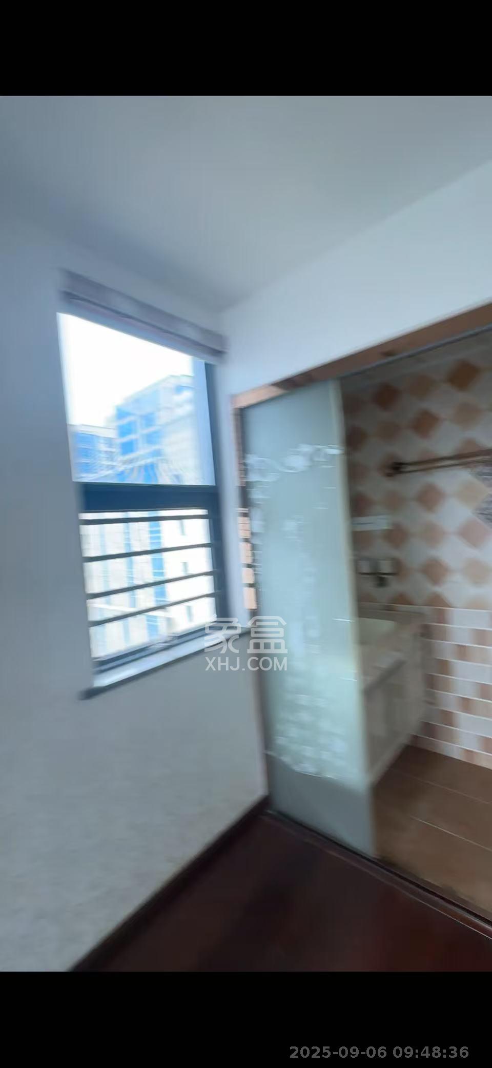 慢步江湾  4室2厅2卫   3500.00元/月室内图