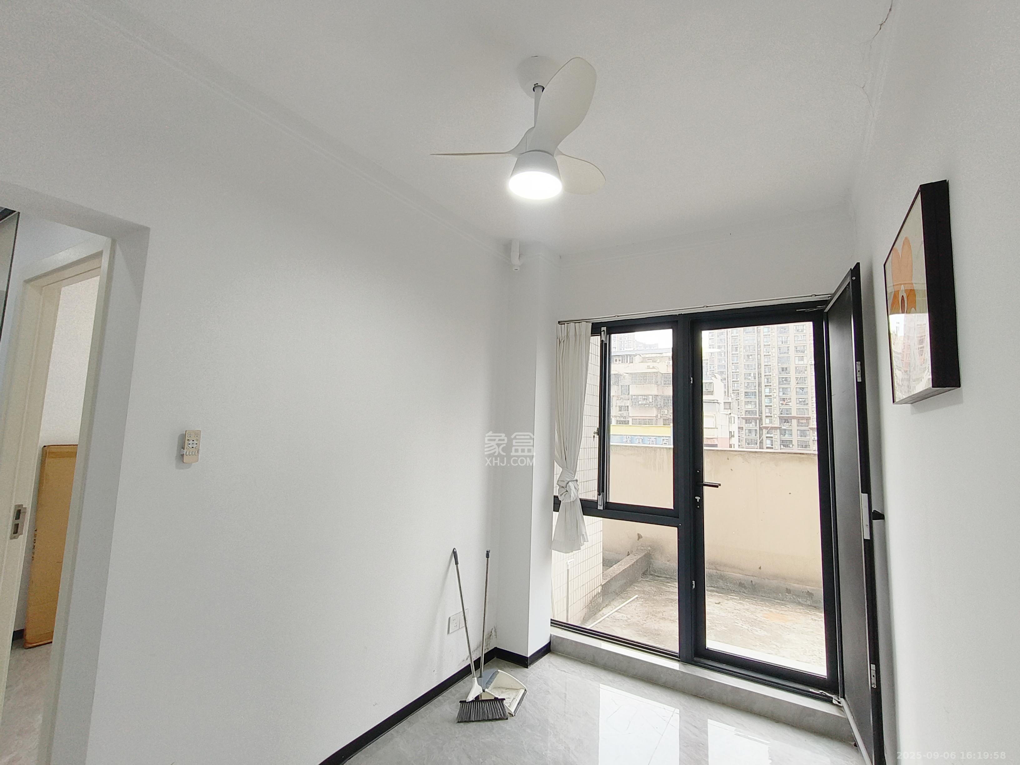 蓝山郡  3室2厅1卫    2100.0元/月 蓝山郡  3室2厅1卫    2100.0元/月室内图