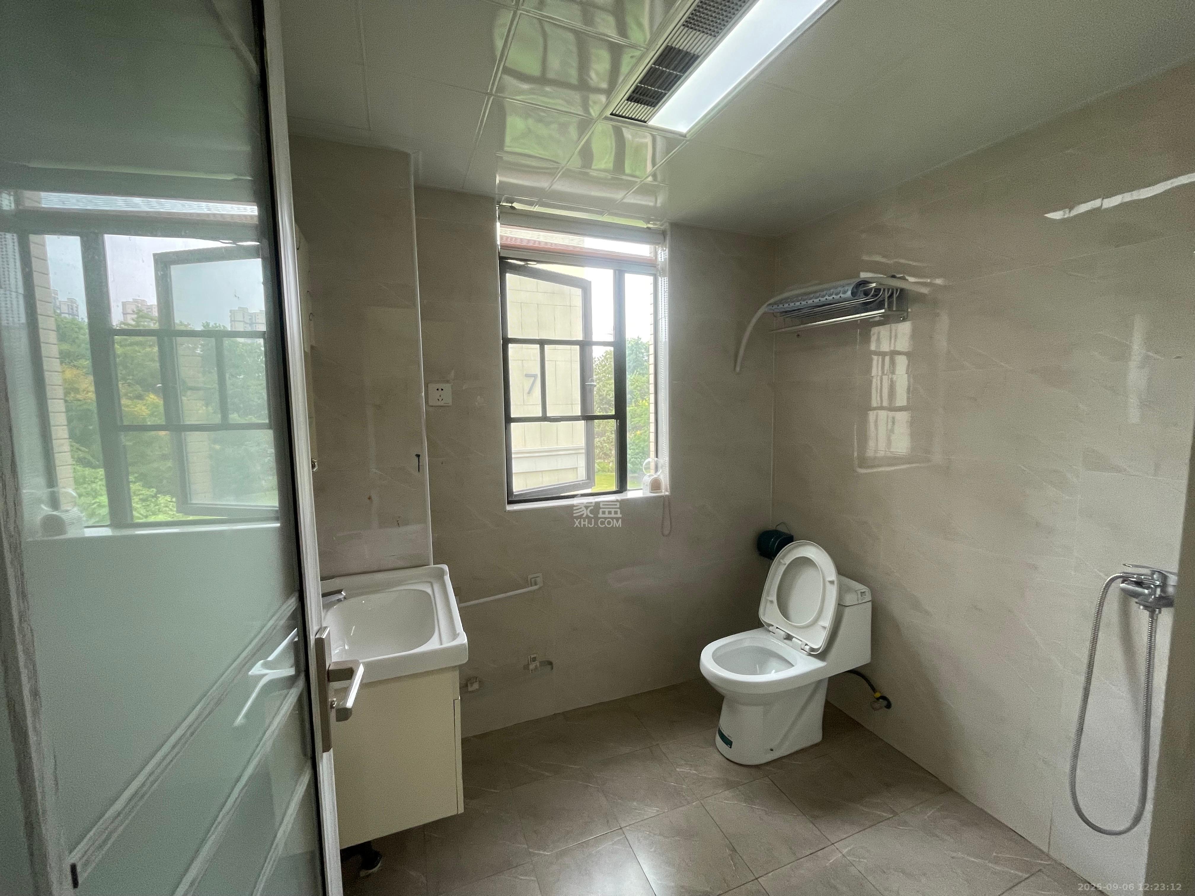 幸福考拉789  4室2厅2卫    2400.0元/月 幸福考拉789  4室2厅2卫    2400.0元/月室内图