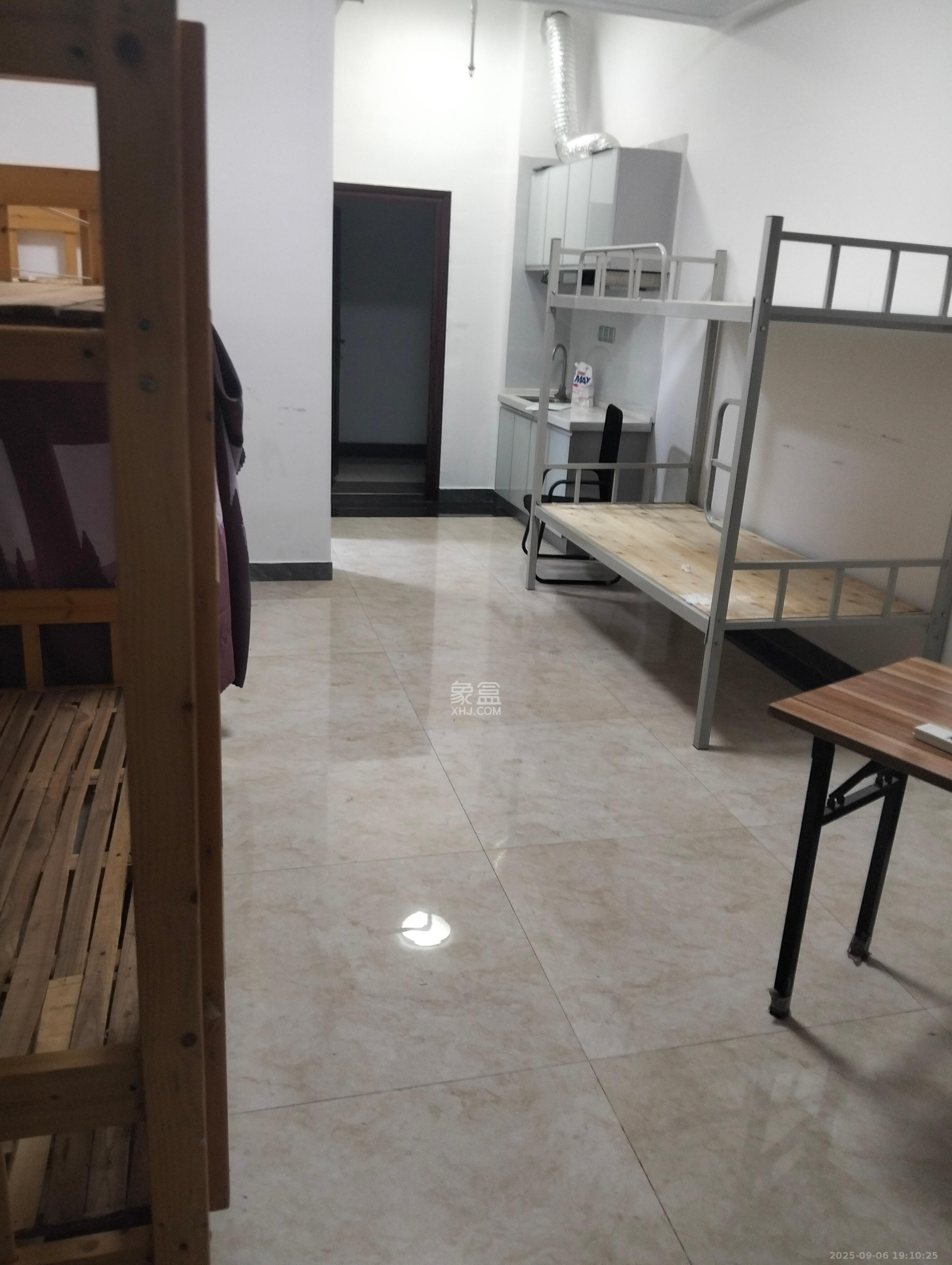 长房时代城  1室1厅1卫    1500.0元/月室内图1