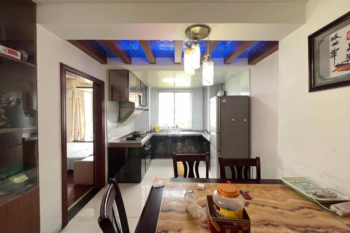 都市春天 1室2厅1卫 2700.0元/月 都市春天 1室2厅1卫 2700.0元/月室内图