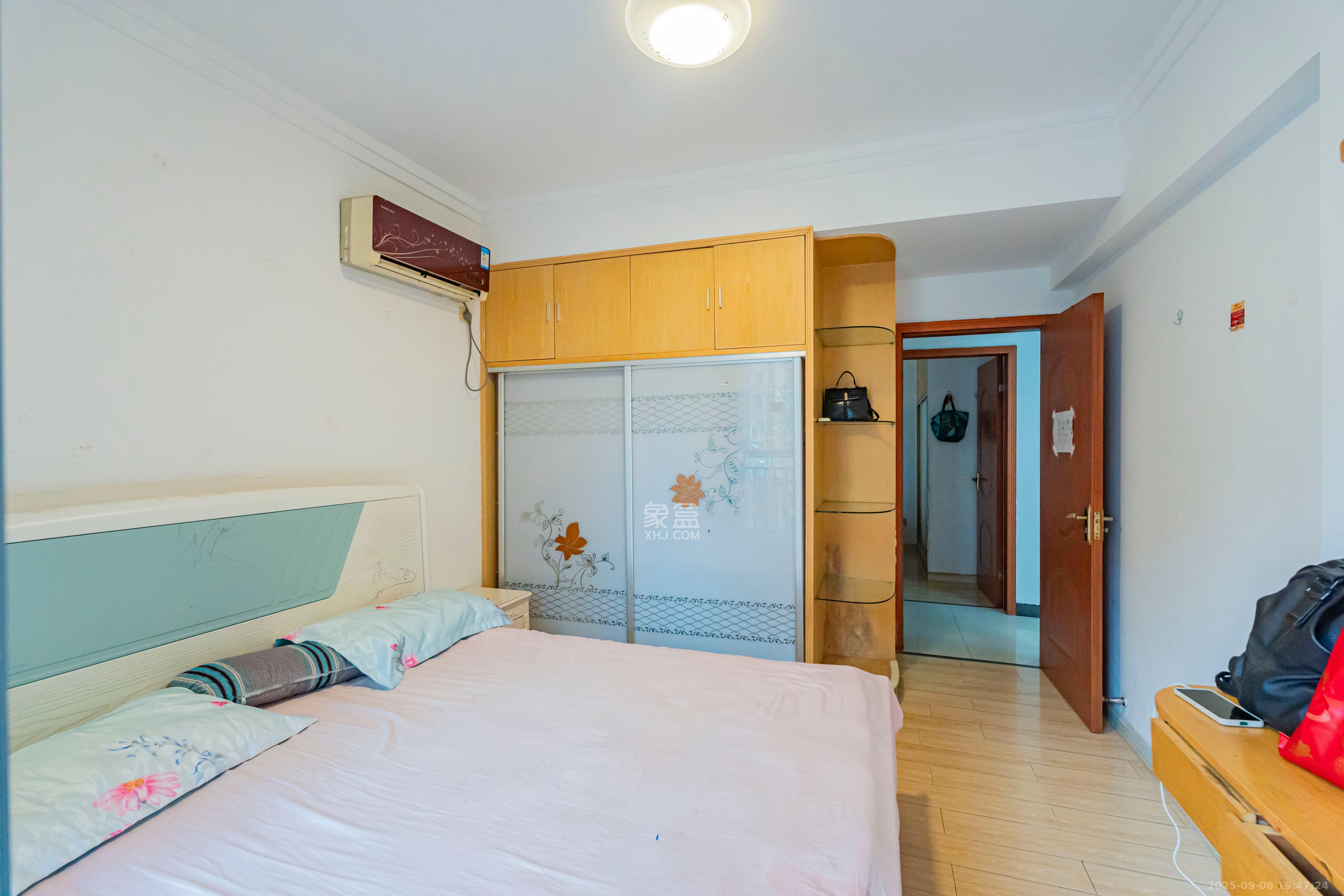 月畔湾  2室2厅1卫    81.0万卧室