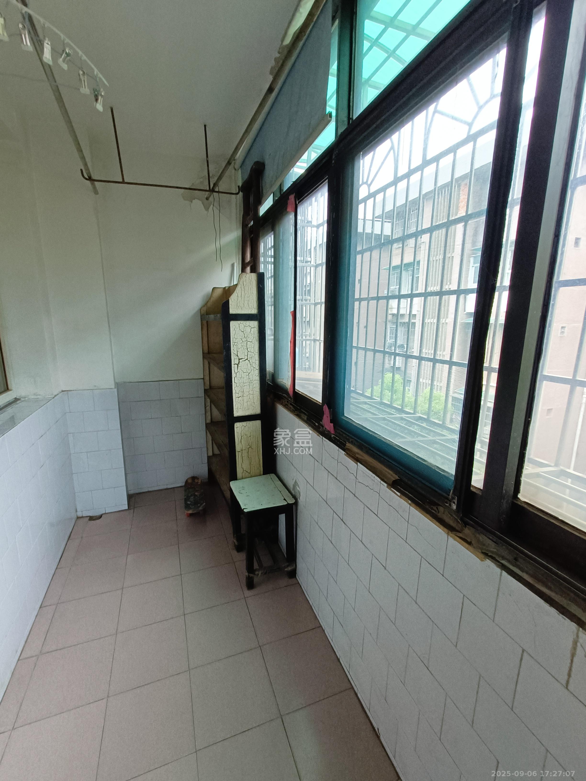 赤岗小区(一二三片)  2室1厅1卫    1000.0元/月 赤岗小区(一二三片)  2室1厅1卫    1000.0元/月室内图