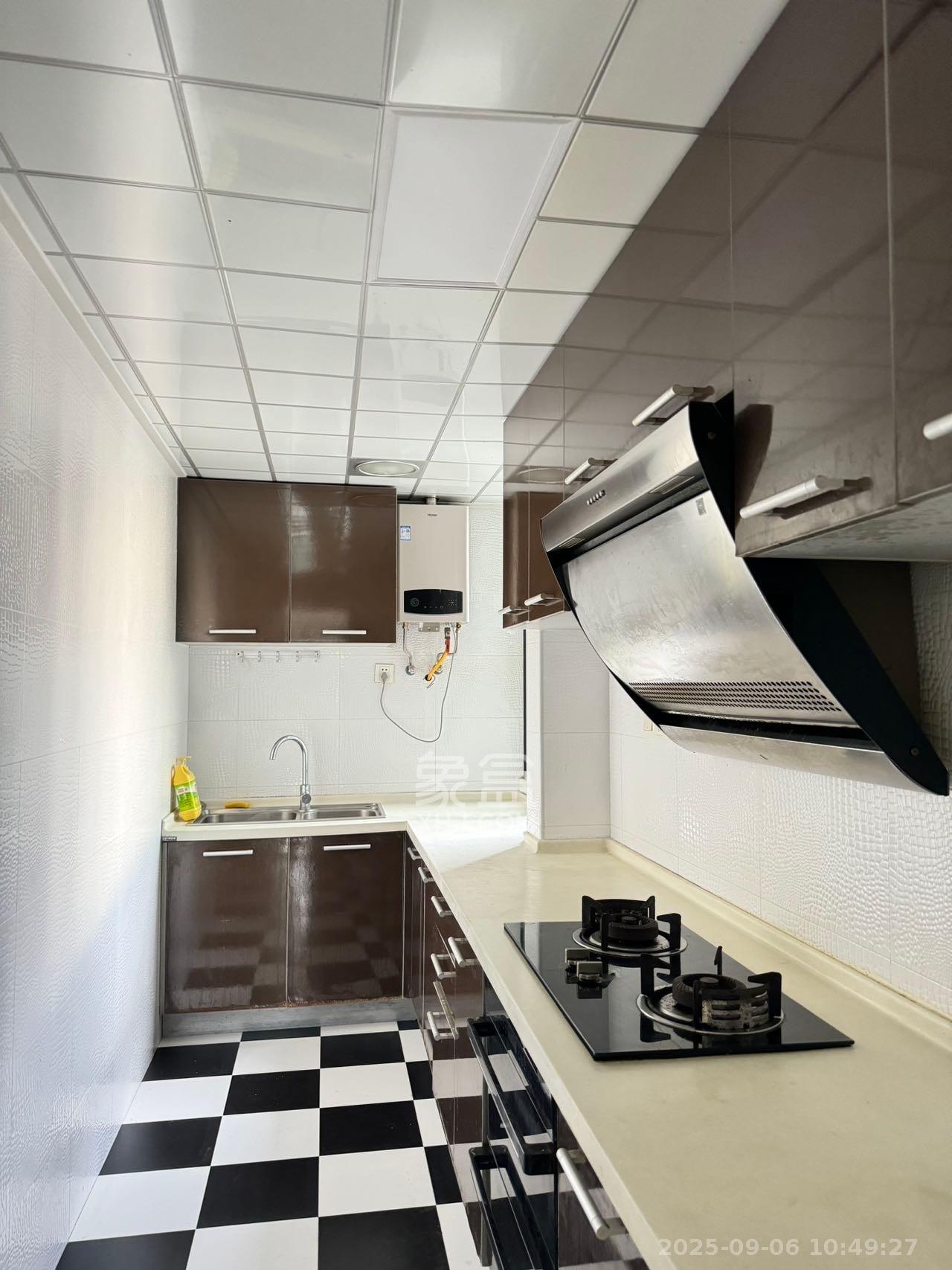 月畔湾 3室2厅2卫 2500.0元/月 月畔湾 3室2厅2卫 2500.0元/月室内图