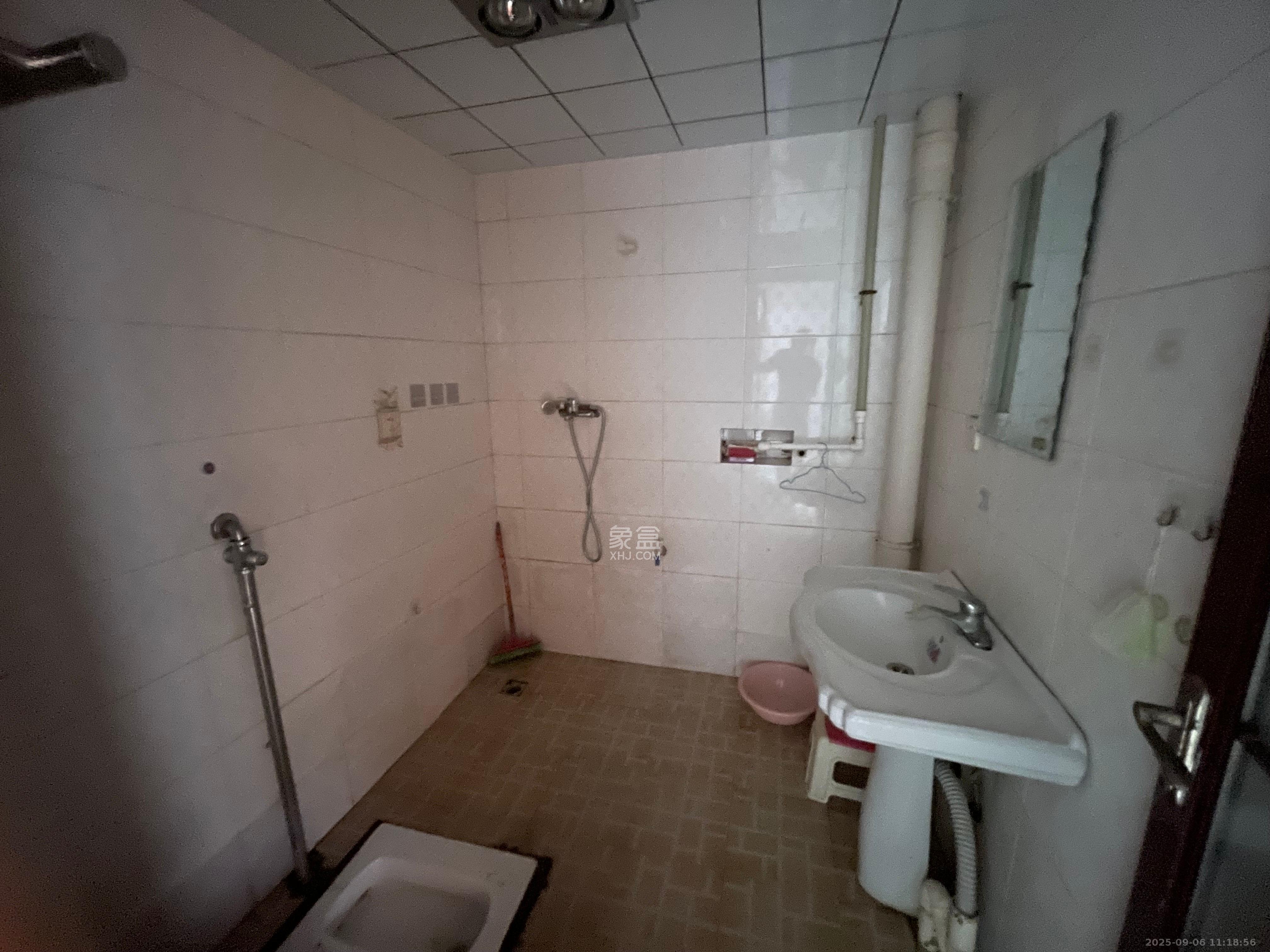 兴联母山小区  2室1厅1卫    1200.0元/月室内图