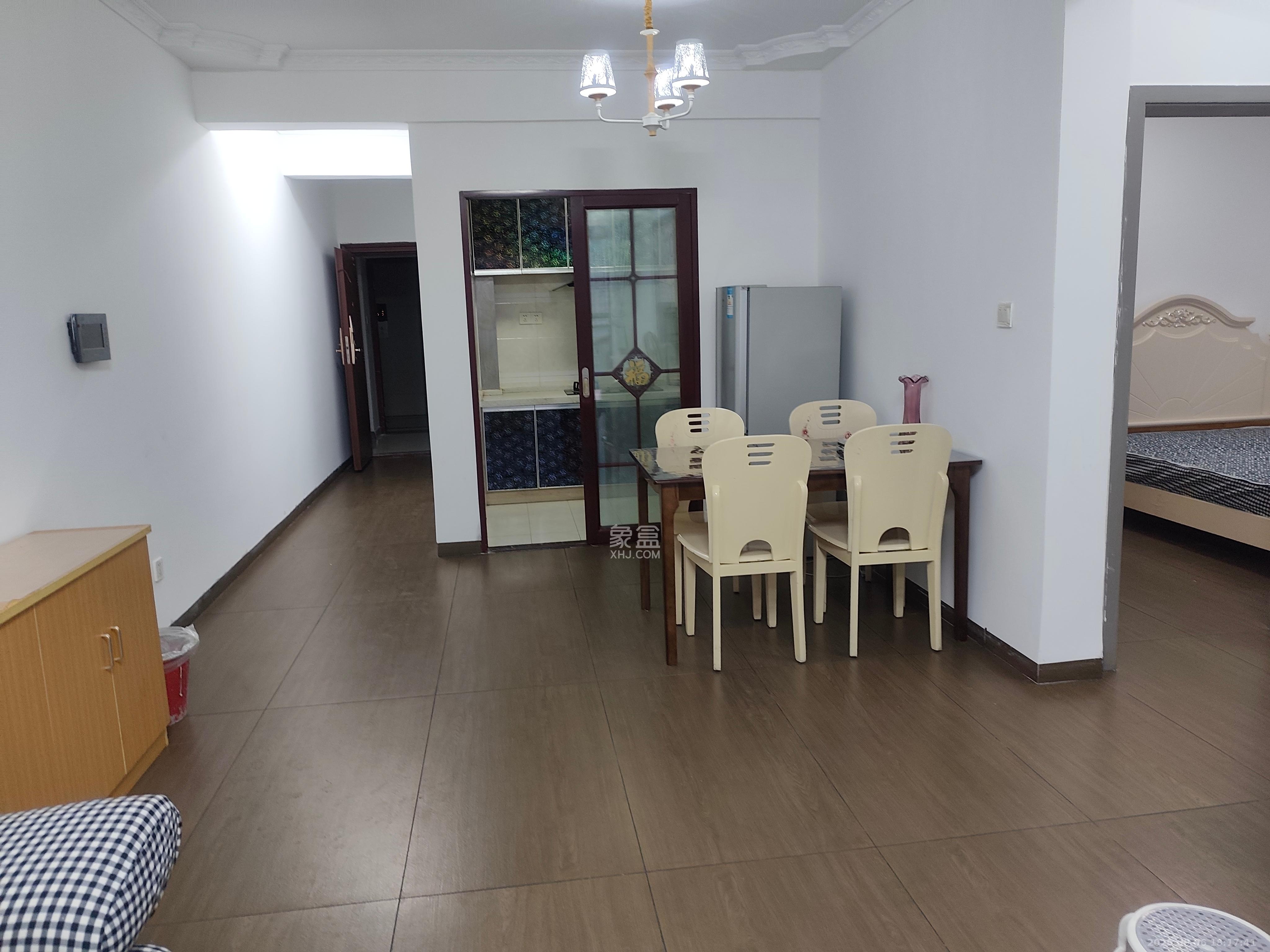 华悦城 2室2厅1卫 2400.0元/月 华悦城 2室2厅1卫 2400.0元/月室内图