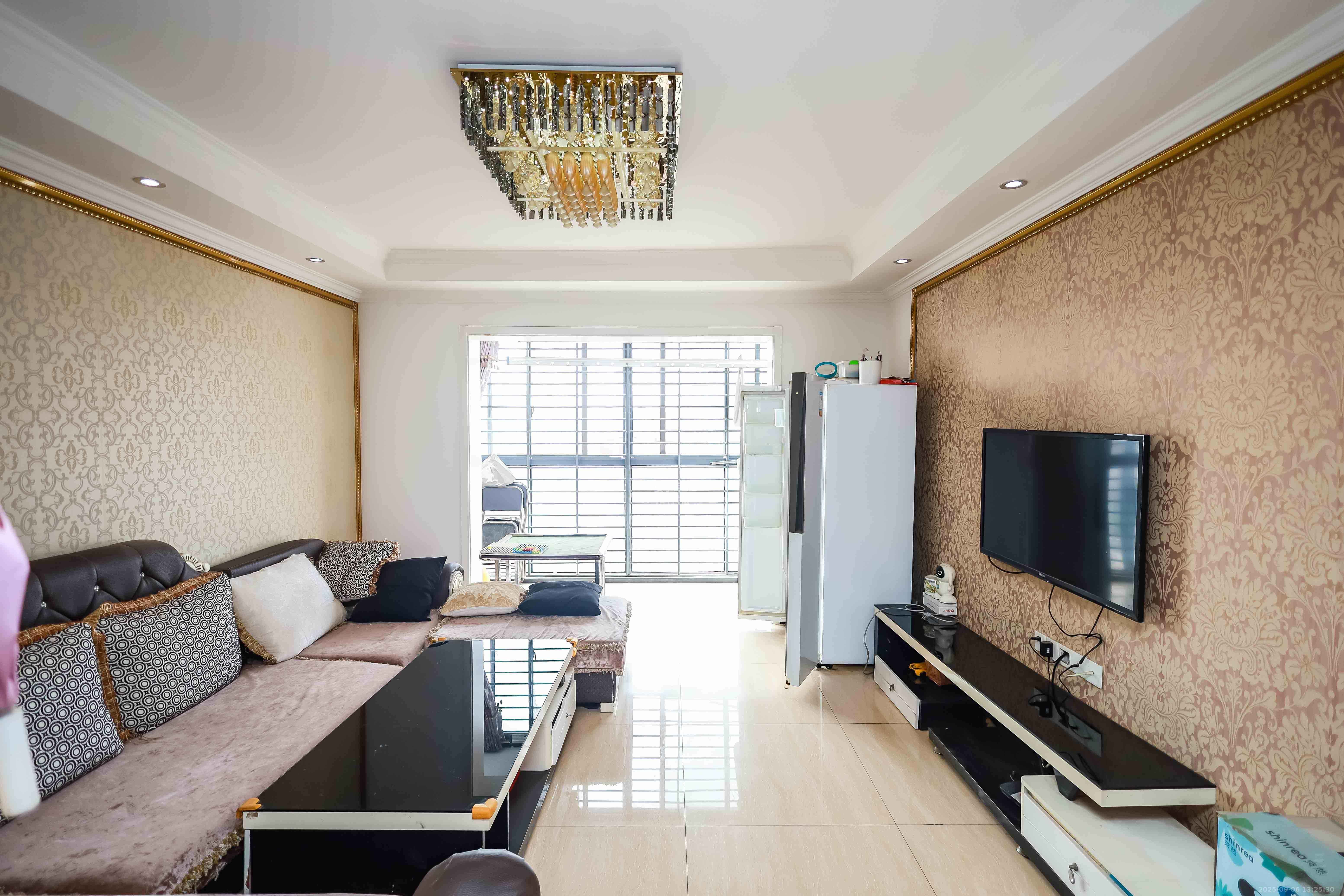 联美品格  3室2厅2卫    92.0万 联美品格  3室2厅2卫    92.0万客厅