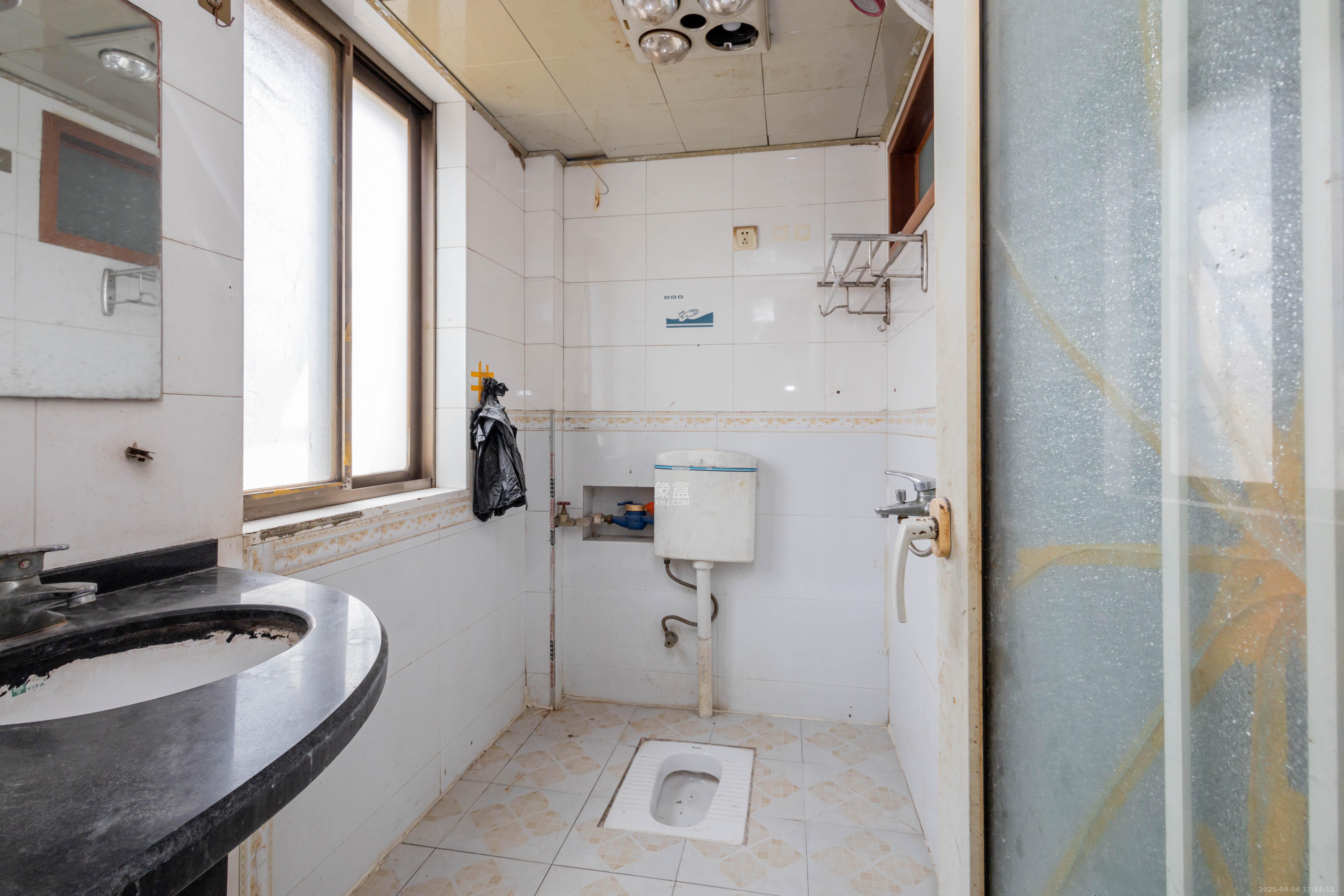 泉塘小区  3室2厅2卫    1000.0元/月室内图