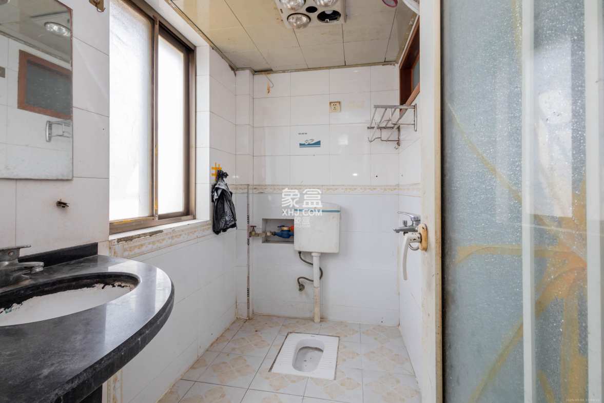 泉塘小区  3室2厅2卫    1000.0元/月 泉塘小区  3室2厅2卫    1000.0元/月室内图