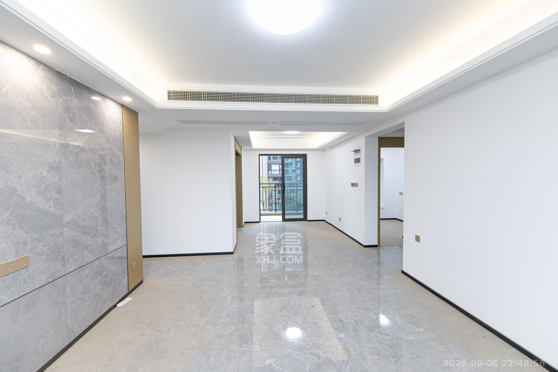 润和湘江天地天悦湾  4室2厅2卫    190.0万 润和湘江天地天悦湾  4室2厅2卫    190.0万客厅