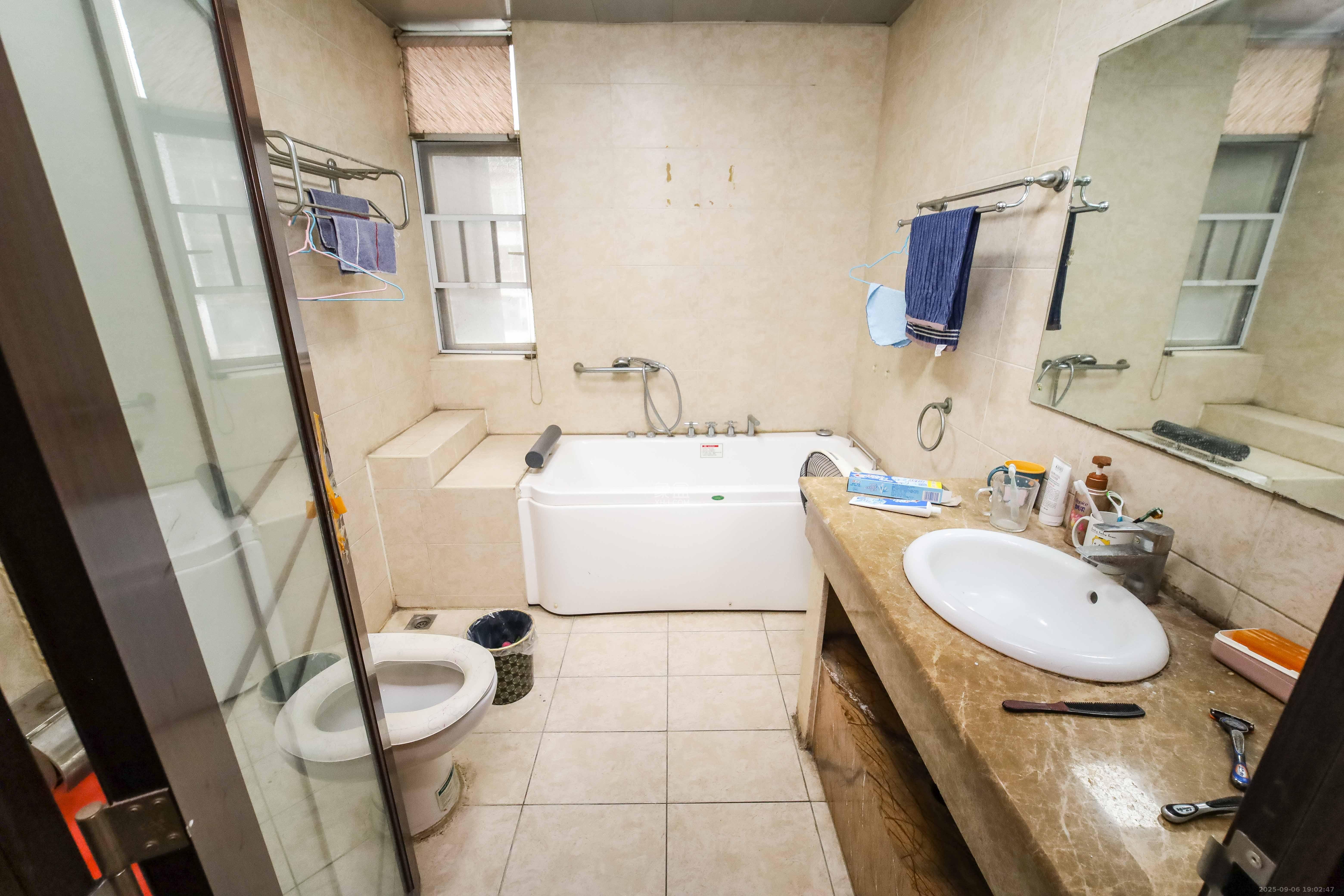 东门壹号家园  3室2厅2卫    95.0万 东门壹号家园  3室2厅2卫    95.0万卫生间