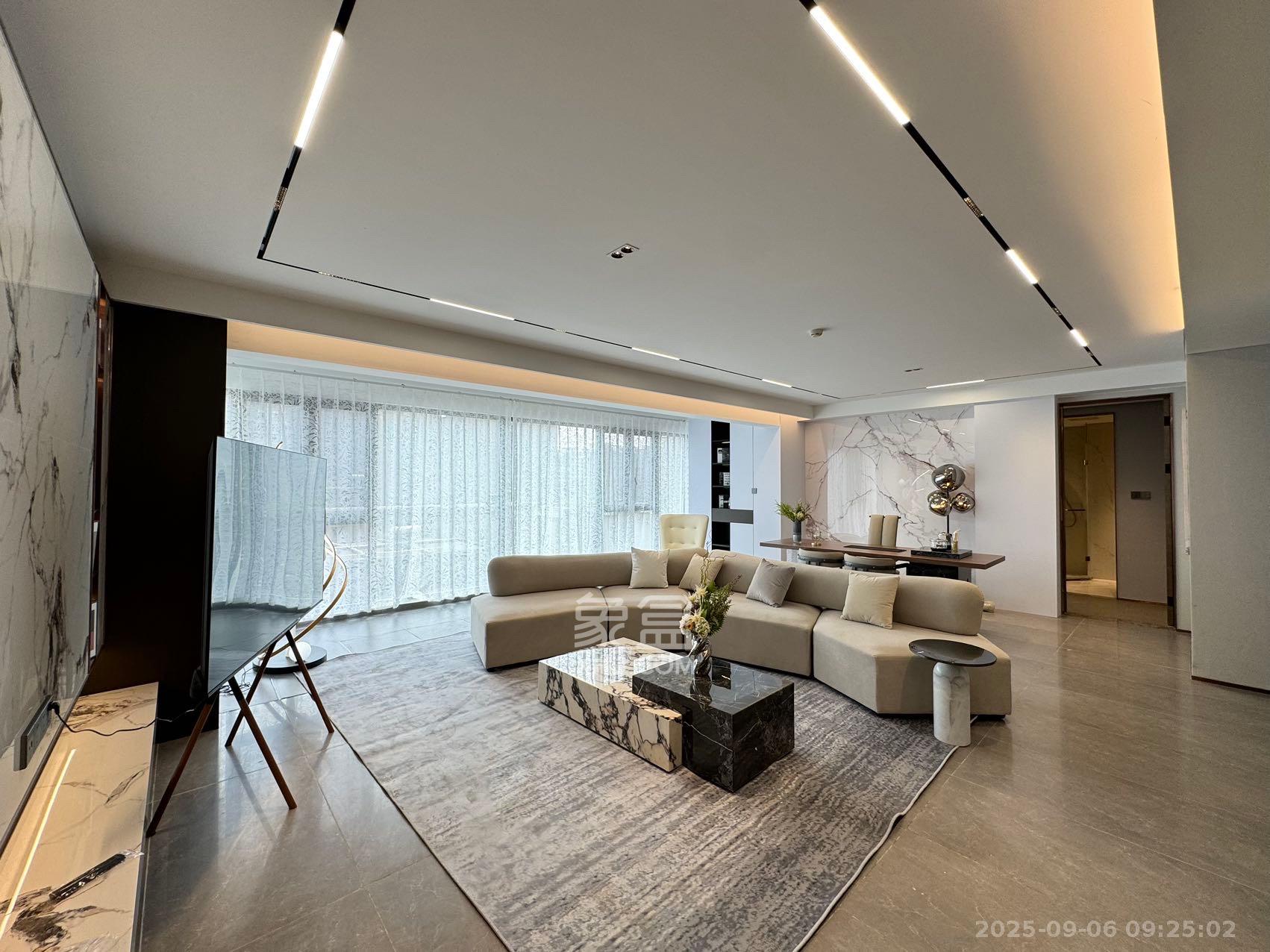 长沙悦府（华润万象城）  4室2厅3卫    16000.0元/月室内图