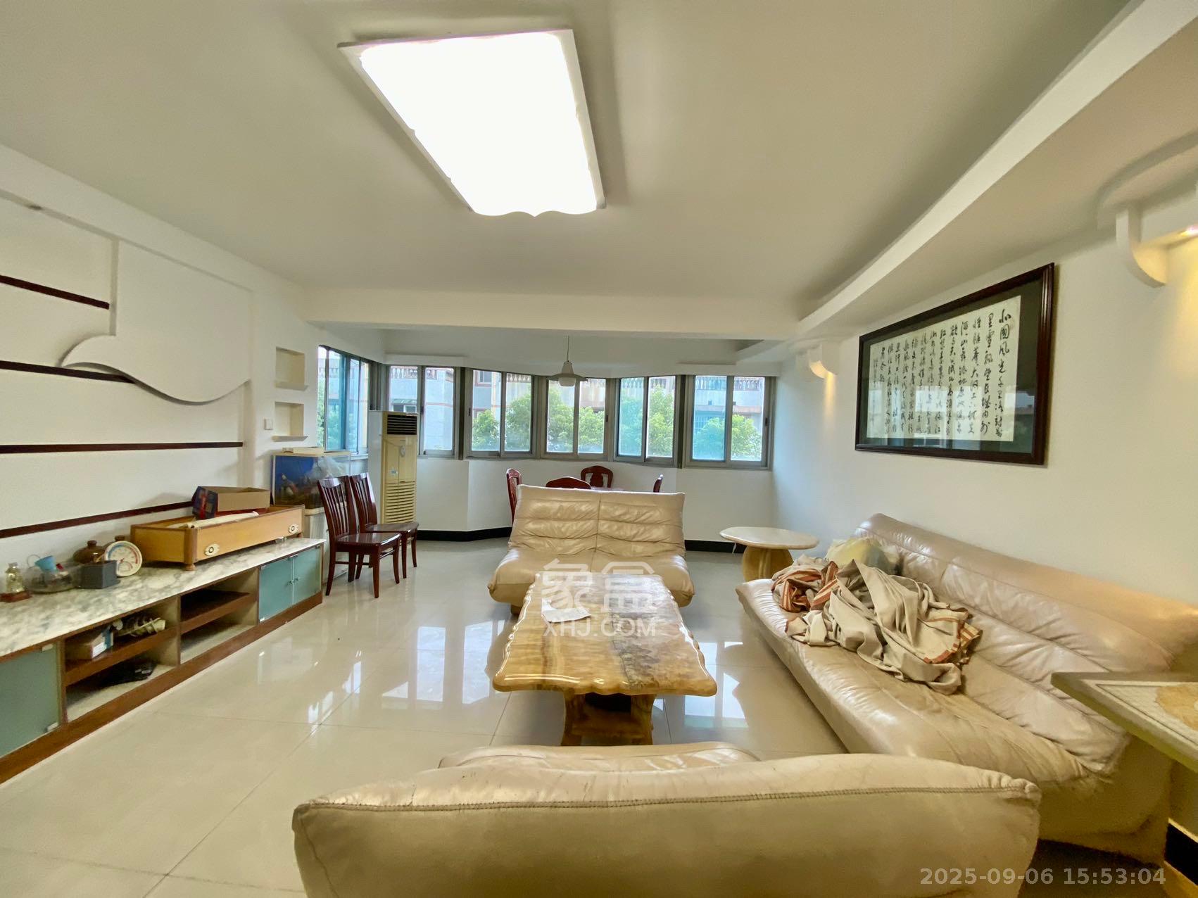 德政园  4室2厅2卫    2200.0元/月室内图