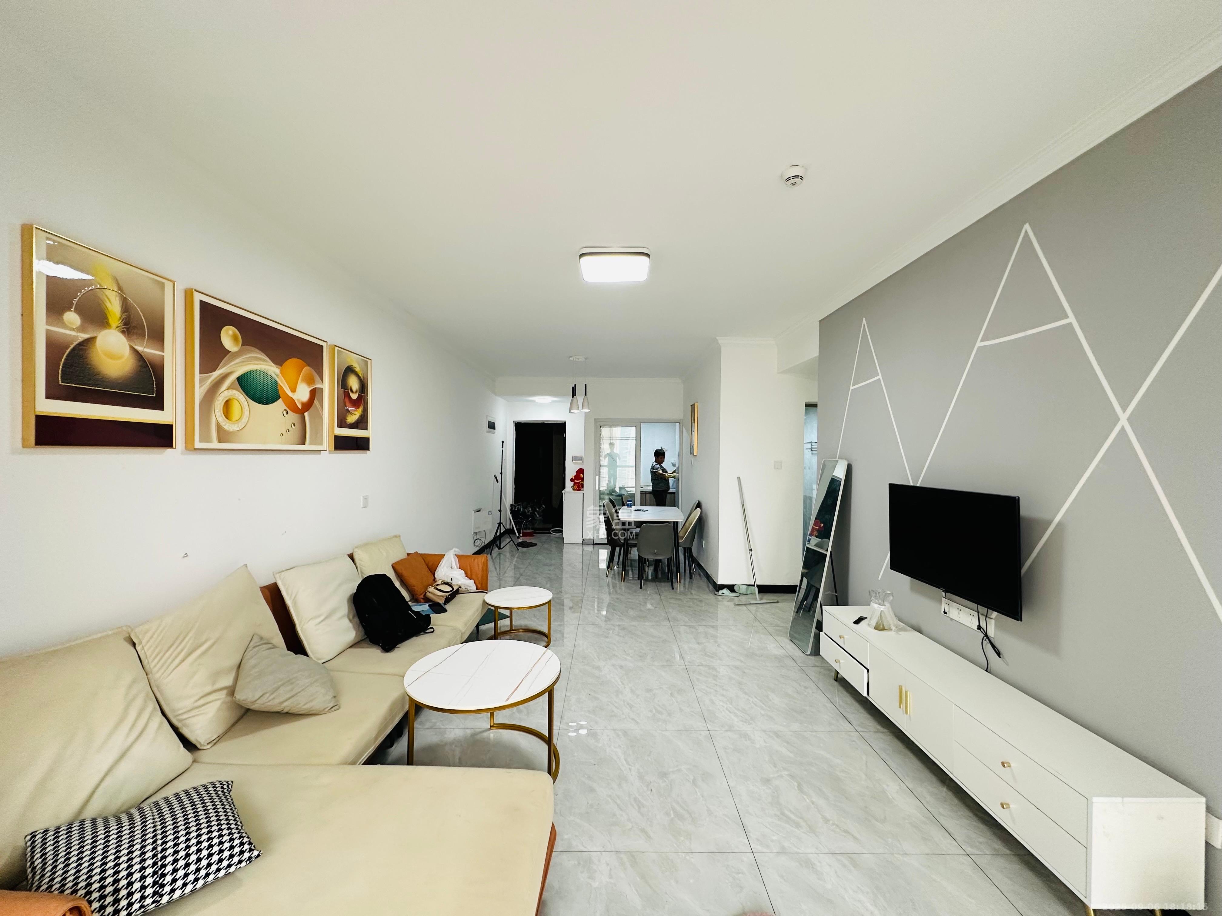 振业城三期 4室2厅2卫 3300.0元/月 振业城三期 4室2厅2卫 3300.0元/月室内图