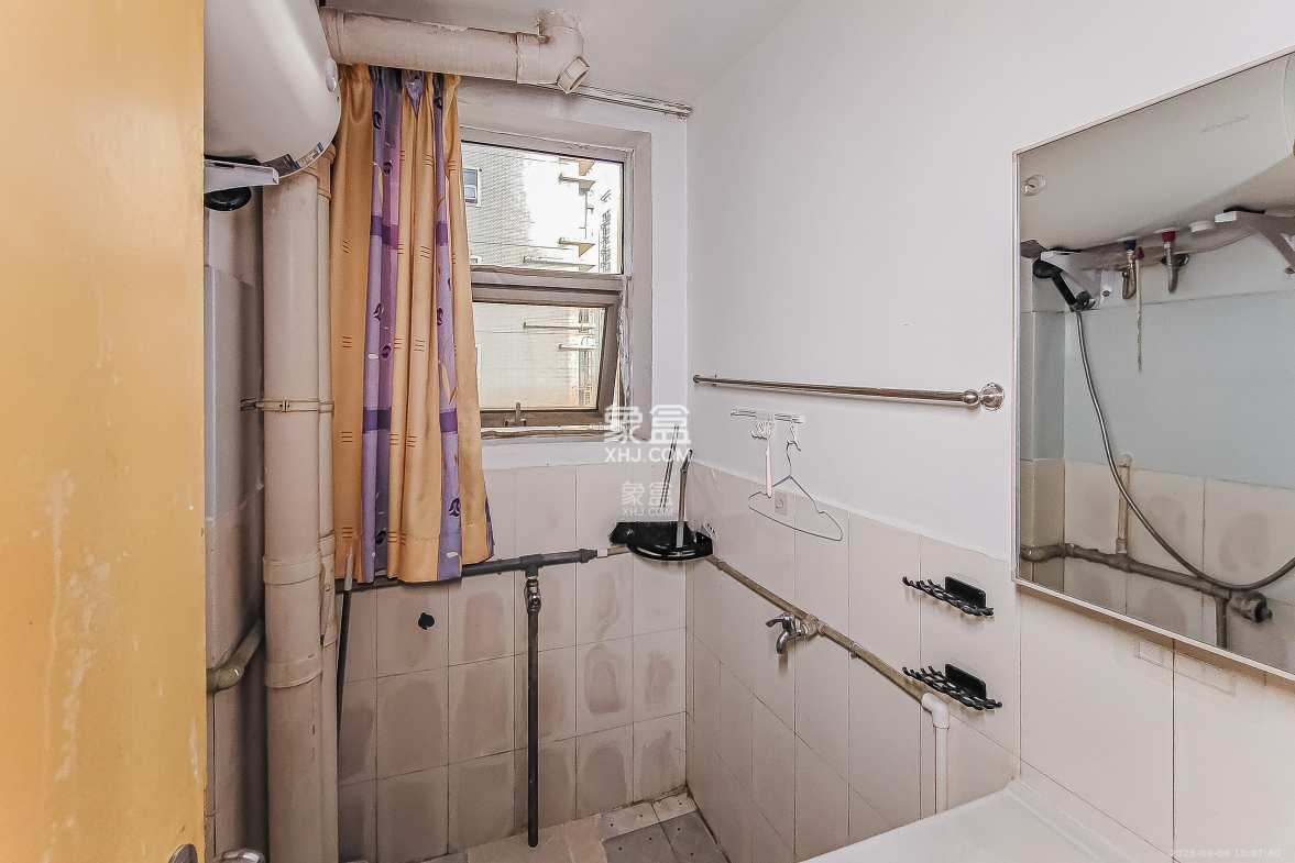 凯通国际城(凯通朝庭)  2室1厅1卫    56.0万 凯通国际城(凯通朝庭)  2室1厅1卫    56.0万卫生间