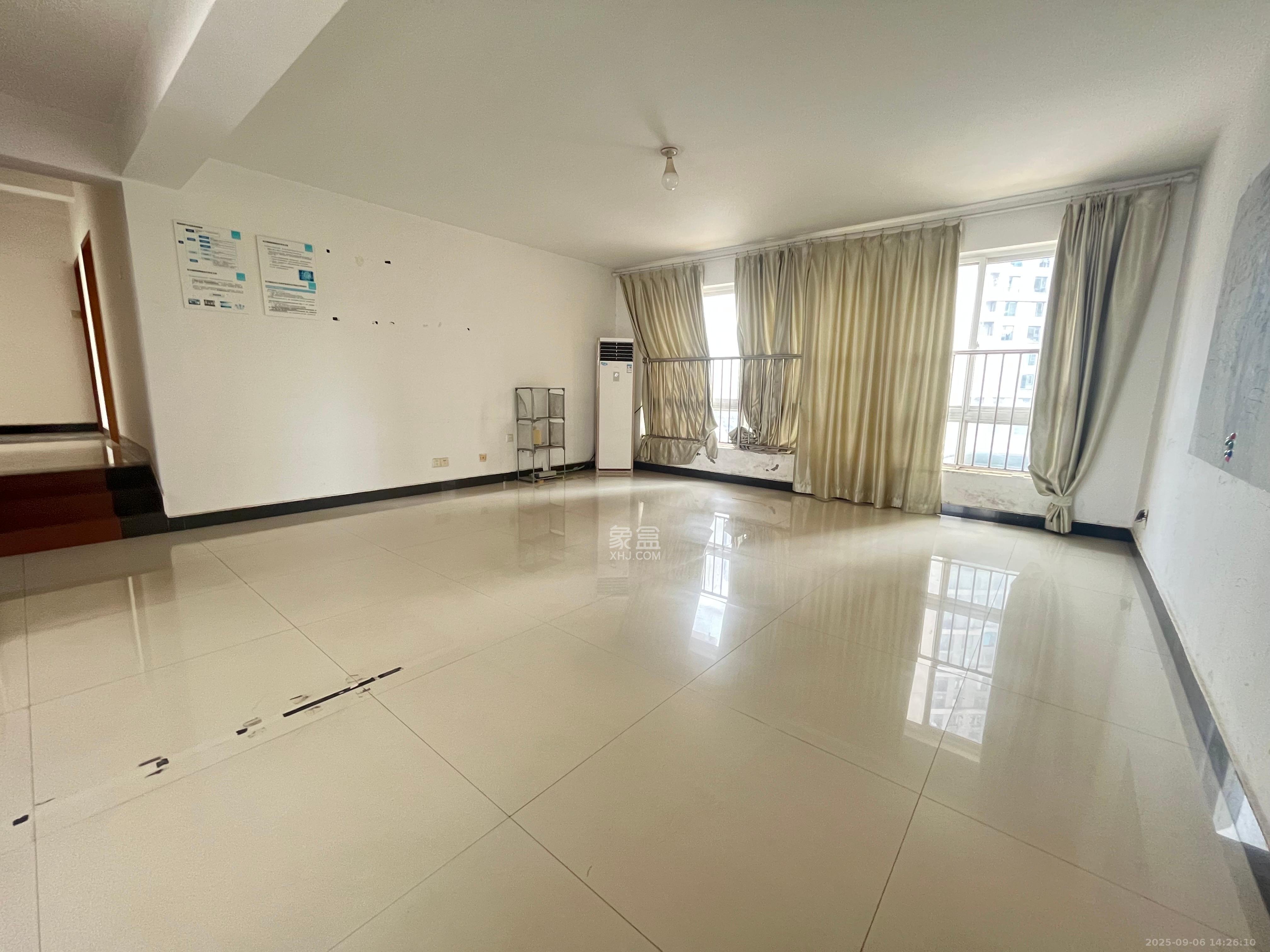 联通小区(瑞丽园) 4室2厅2卫 3200.0元/月 联通小区(瑞丽园) 4室2厅2卫 3200.0元/月室内图