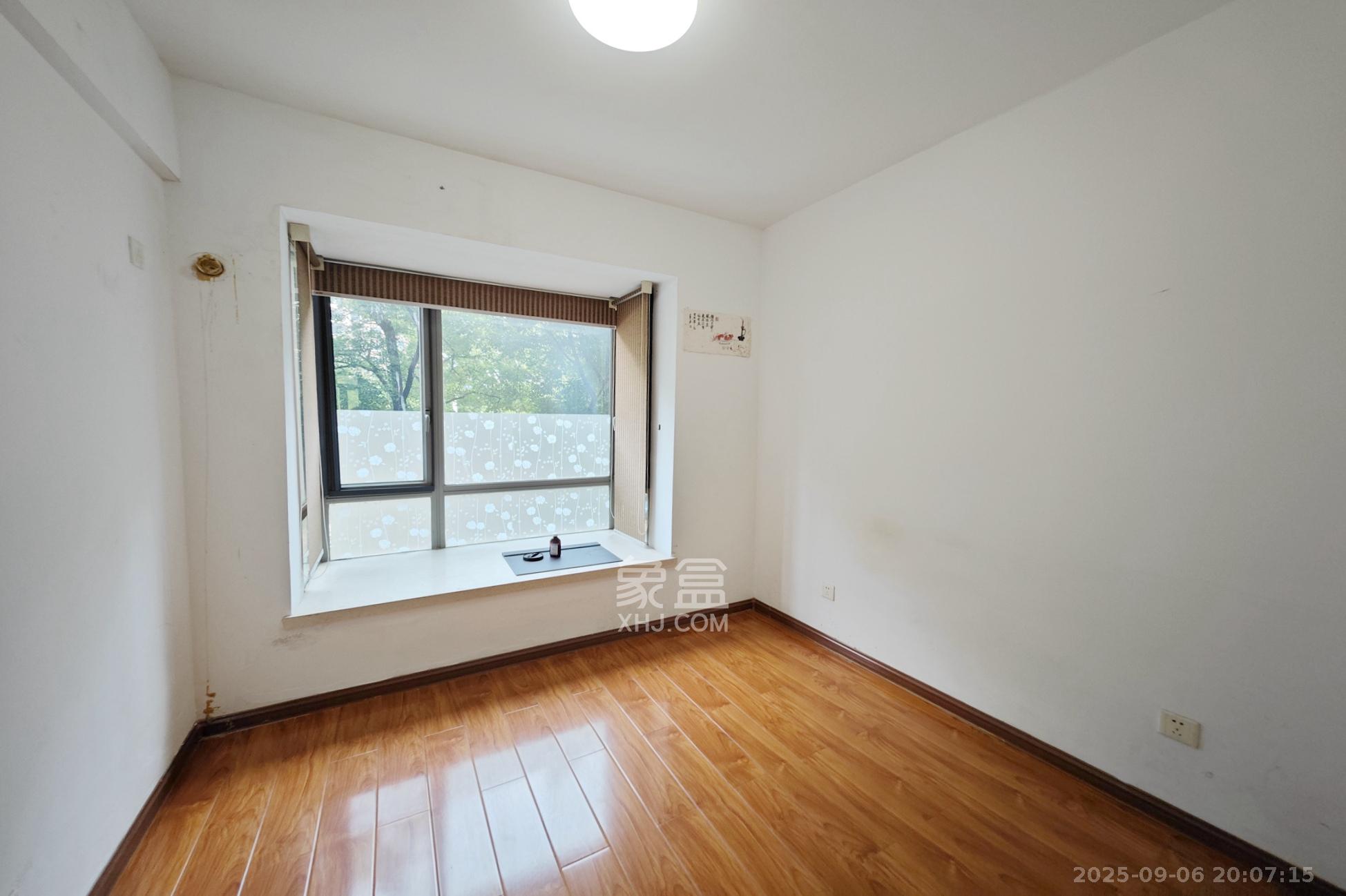 新城新世界一二三期  2室2厅1卫    76.0万 新城新世界一二三期  2室2厅1卫    76.0万卧室