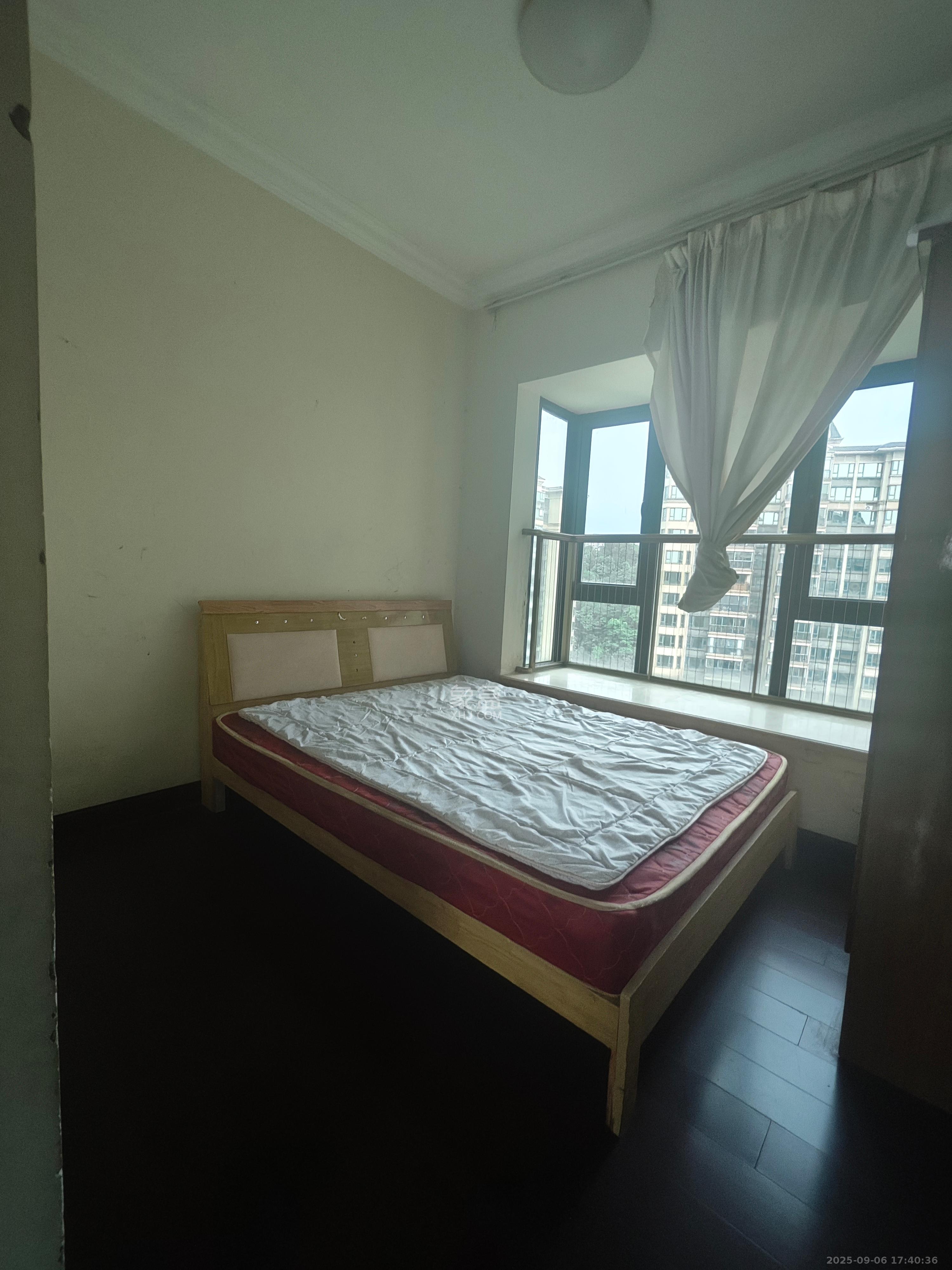 恒大城  3室2厅1卫    1800.0元/月室内图