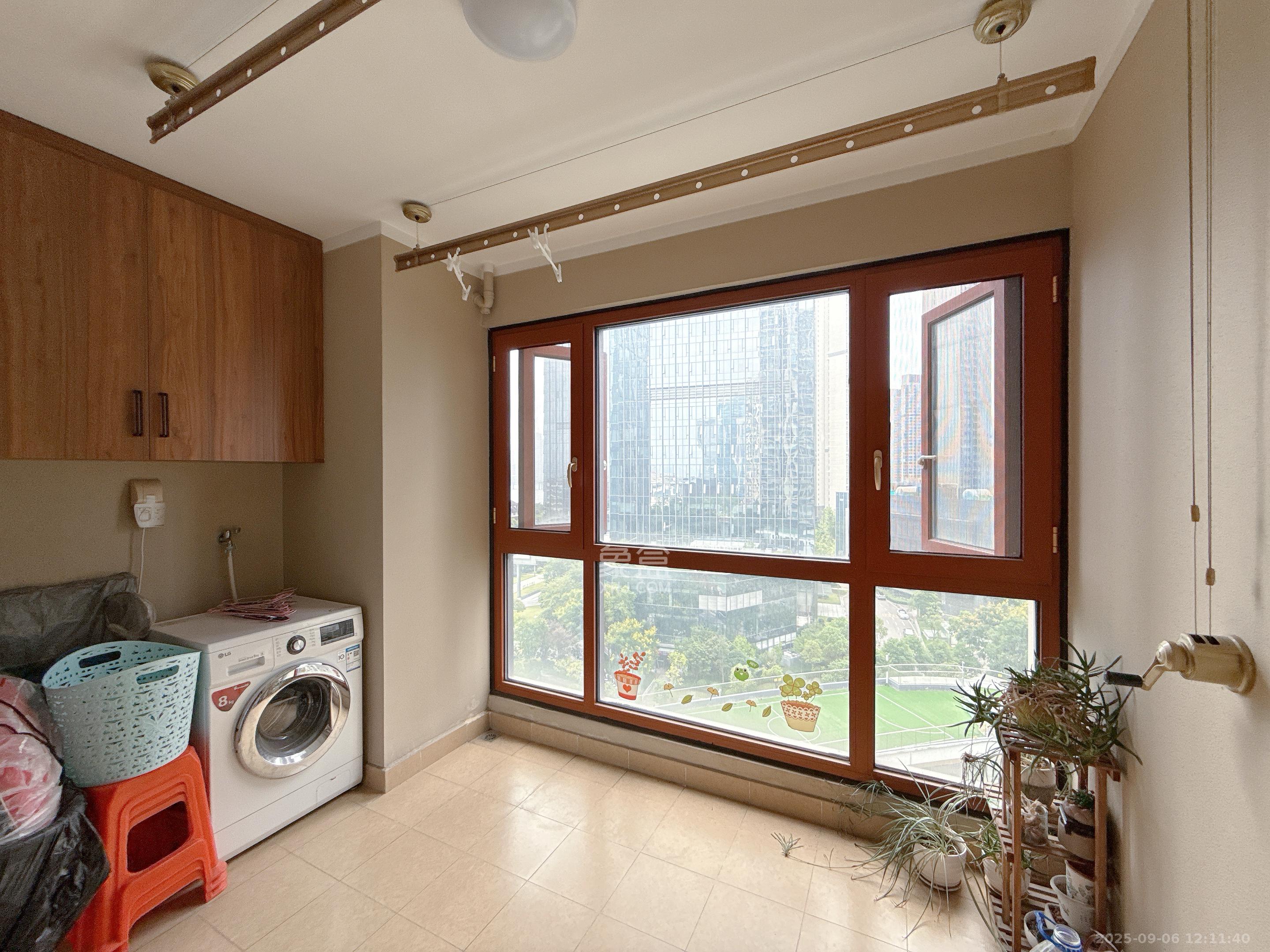 万科里金域滨江  3室2厅1卫    3800.0元/月室内图