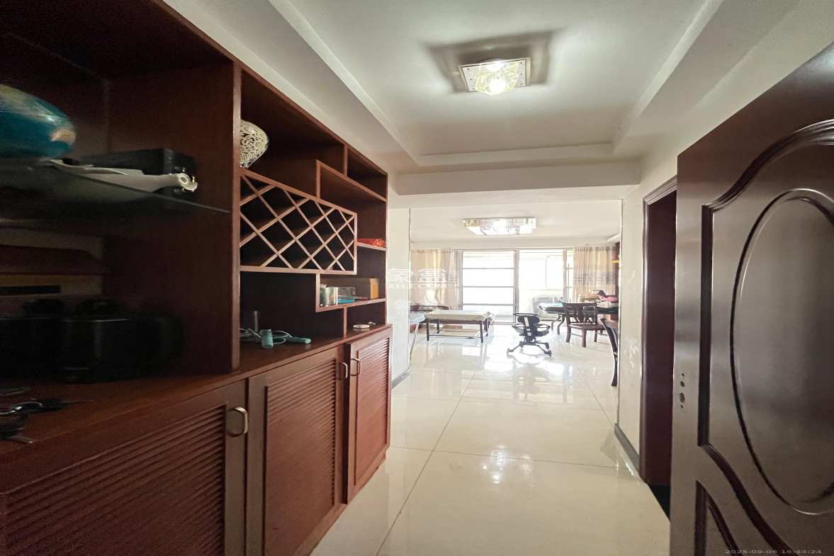 都市春天 1室2厅1卫 2700.0元/月 都市春天 1室2厅1卫 2700.0元/月室内图