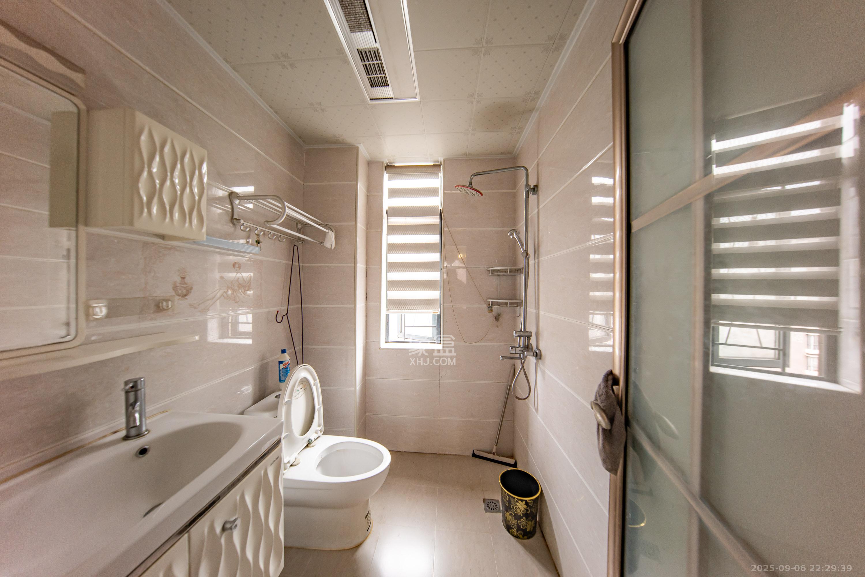 枫华府第  3室2厅1卫    79.0万 枫华府第  3室2厅1卫    79.0万卫生间