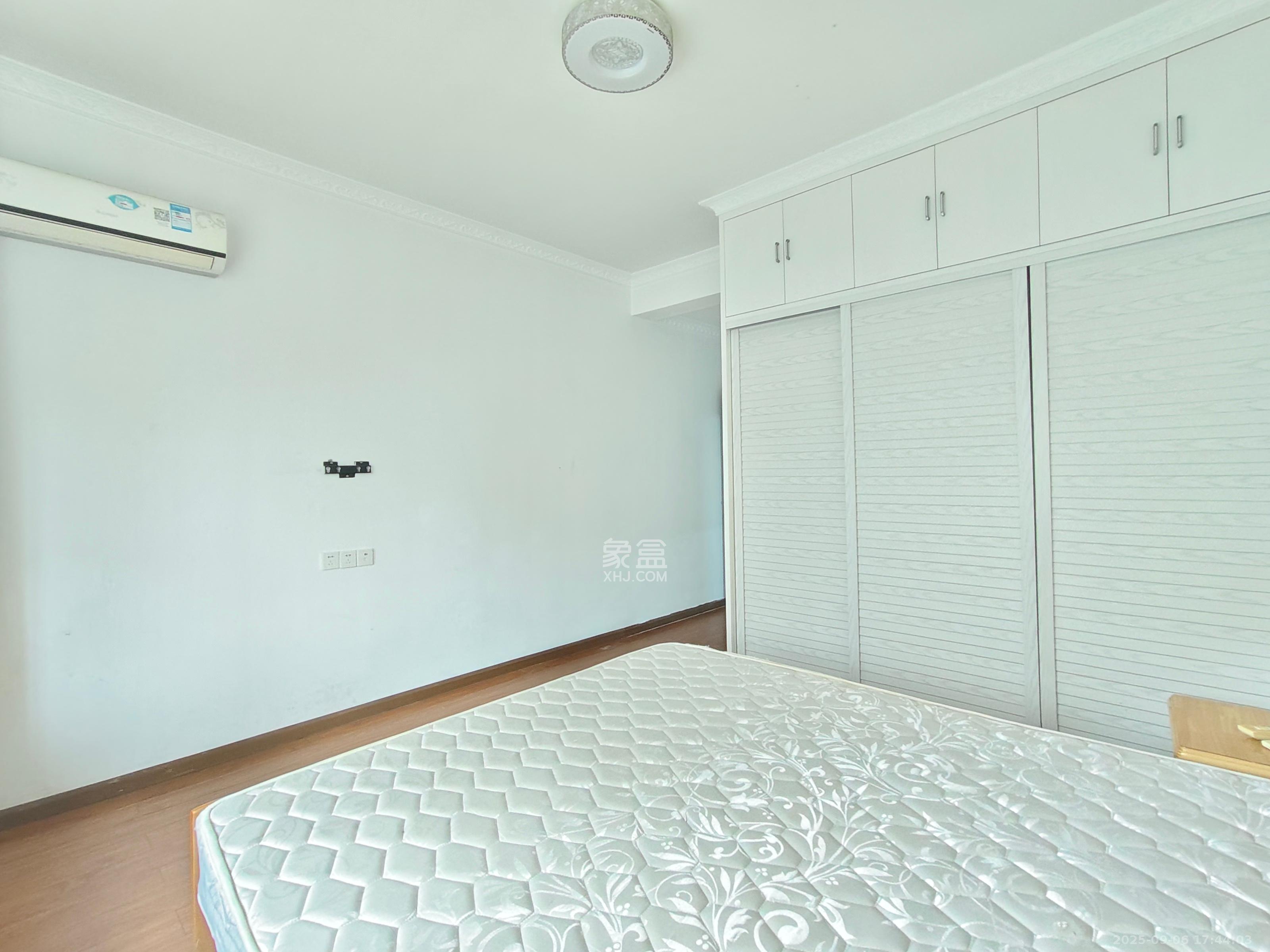 中房F联邦  1室2厅1卫    2800.0元/月 中房F联邦  1室2厅1卫    2800.0元/月室内图