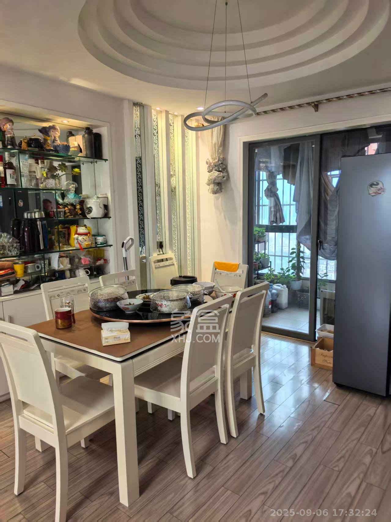 上海城小区 4室2厅2卫 2500.0元/月 上海城小区 4室2厅2卫 2500.0元/月室内图