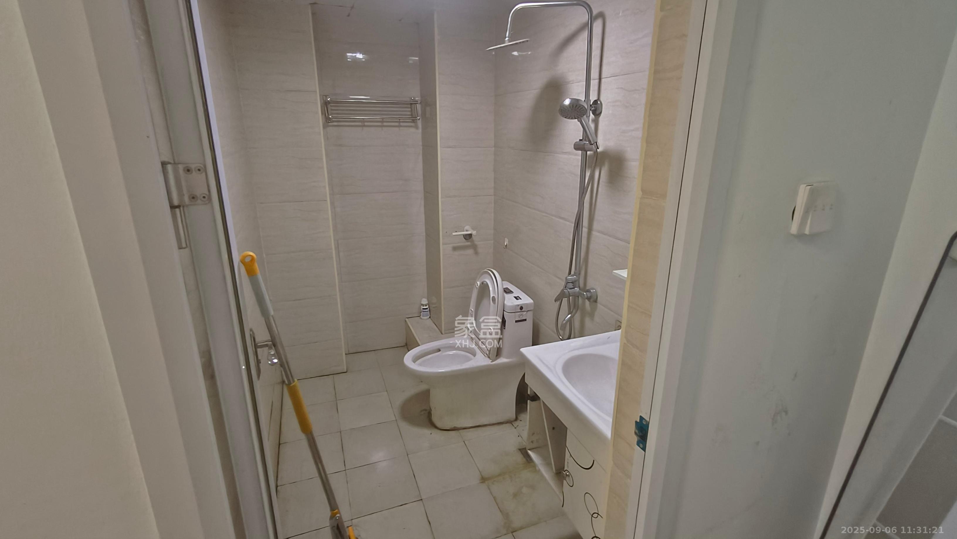 第六都（陆都小区）  1室0厅1卫    1600.0元/月室内图