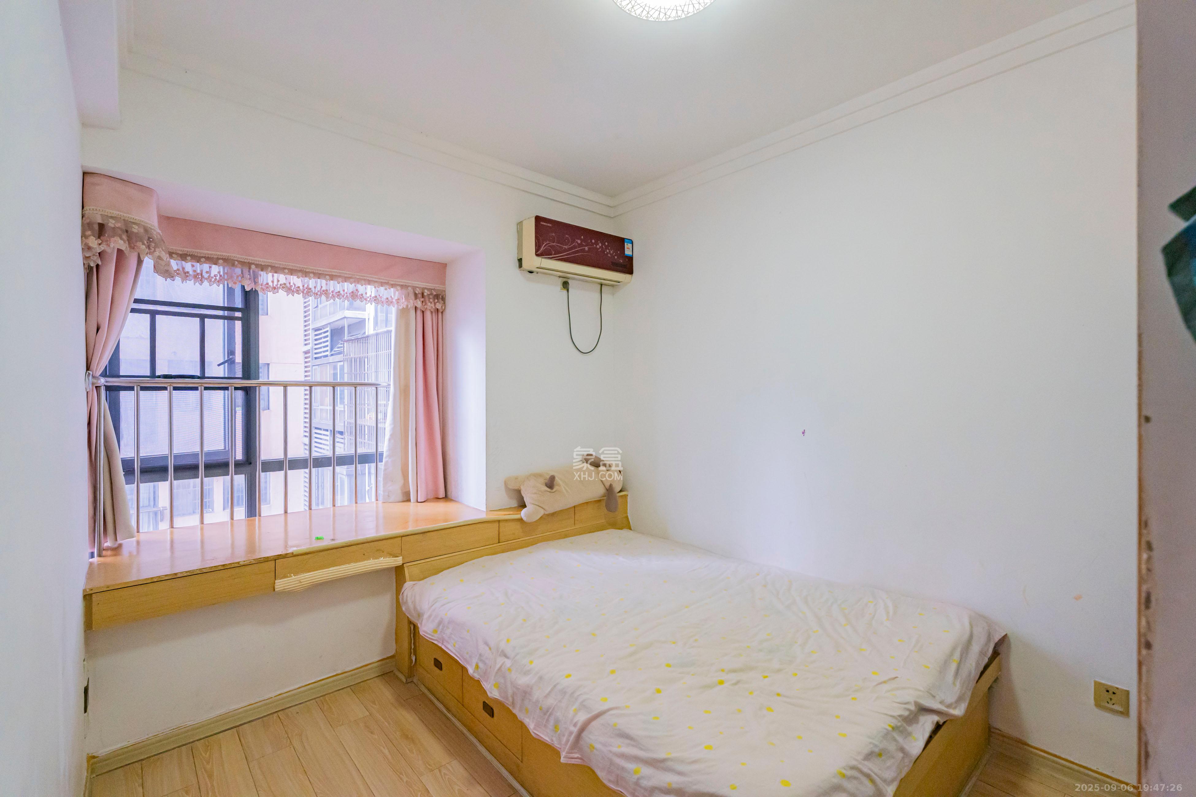 月畔湾  2室2厅1卫    81.0万卧室