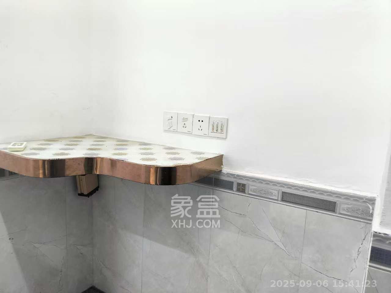金茂梅溪湖  1室1厅1卫   1600.00元/月室内图
