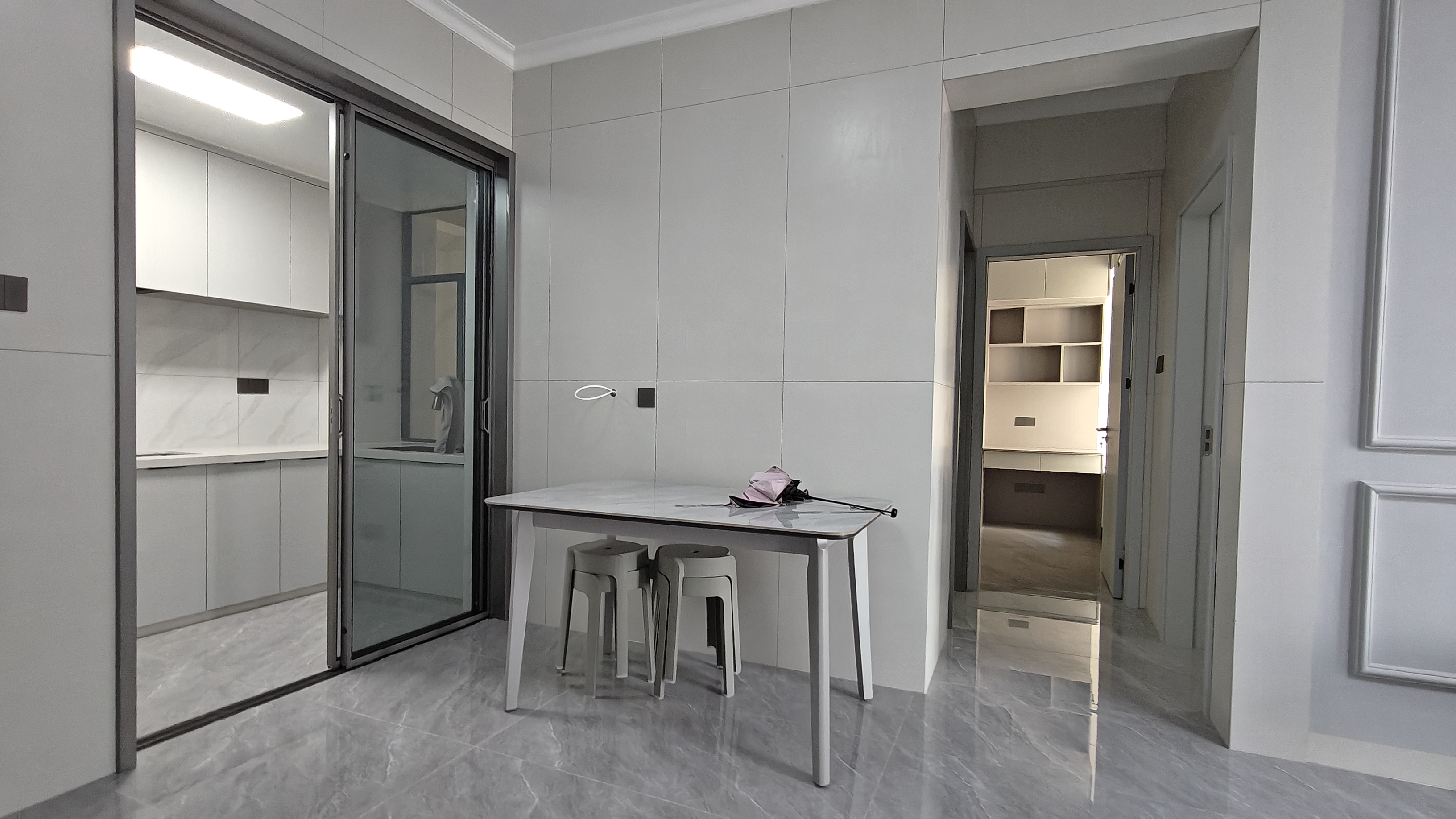 互助小区电梯房 2室1厅0卫 1700.0元/月 互助小区电梯房 2室1厅0卫 1700.0元/月室内图