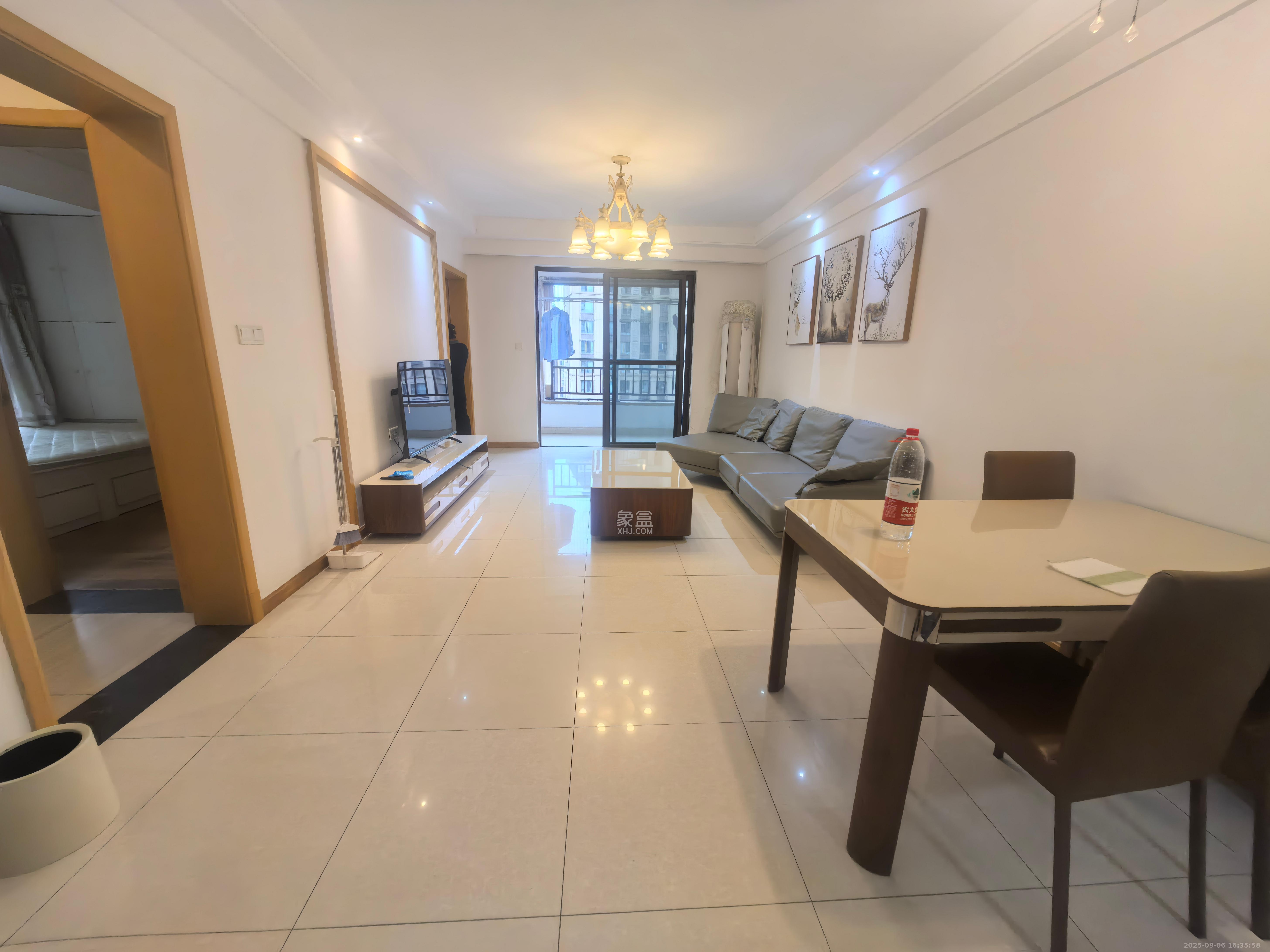 中海国际四期 3室2厅2卫 2200.0元/月 中海国际四期 3室2厅2卫 2200.0元/月室内图