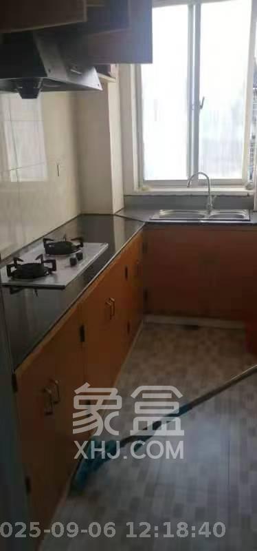 泉水塘小区  1室1厅1卫    1300.0元/月室内图