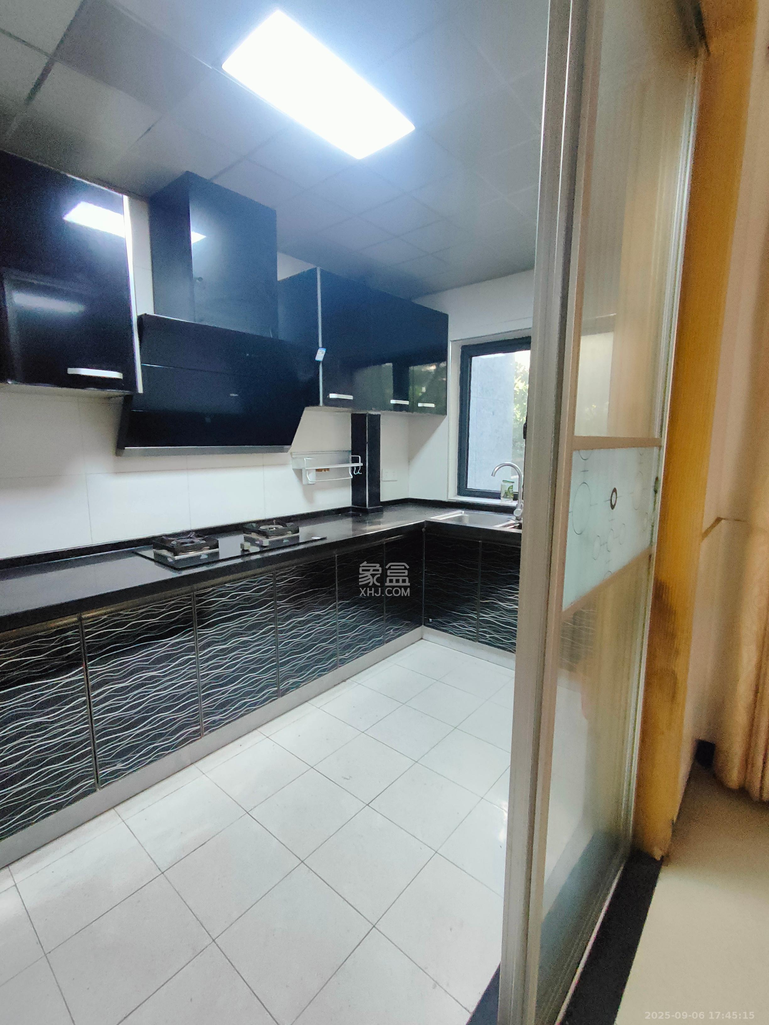 长房时代城 4室2厅2卫 3200.0元/月 长房时代城 4室2厅2卫 3200.0元/月室内图