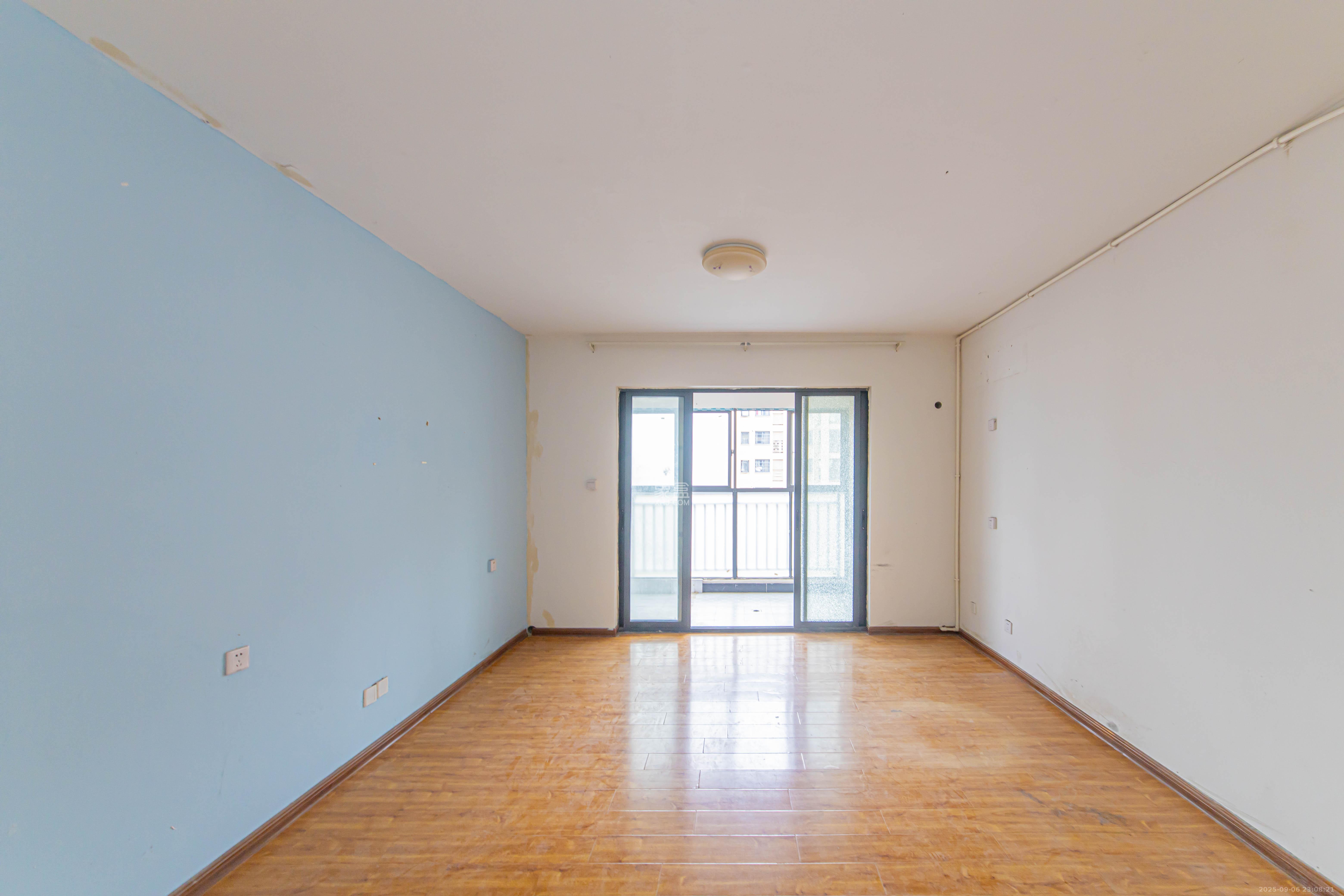 中建芙蓉嘉苑 3室2厅2卫 98.0万 中建芙蓉嘉苑 3室2厅2卫 98.0万客厅